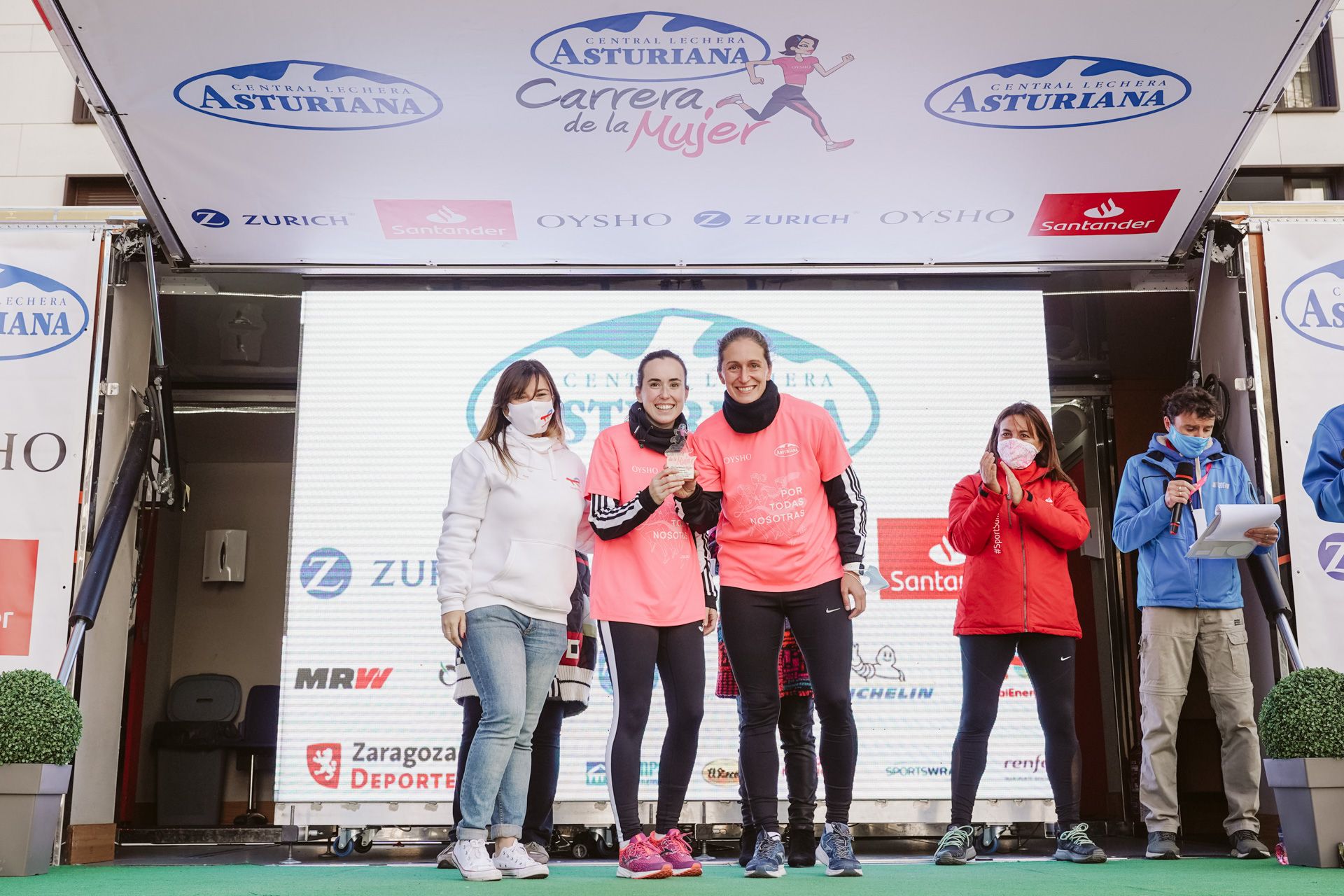 Las mejores fotos de la Carrera de la Mujer Central Lechera Asturiana Zaragoza 2021 (CEREMONIAS DE PREMIACIÓN)