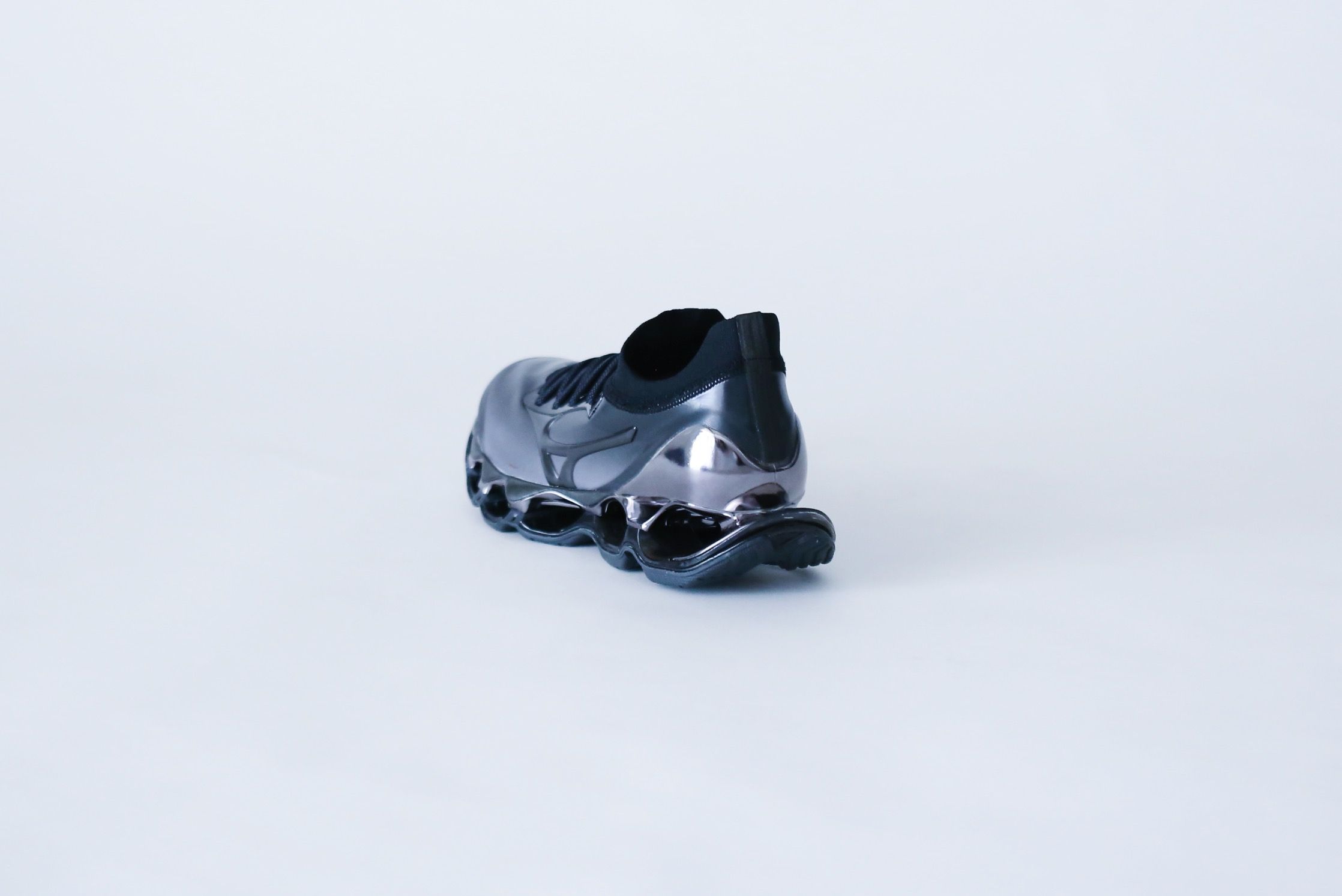 Mizuno Wave Prophecy Sorayama