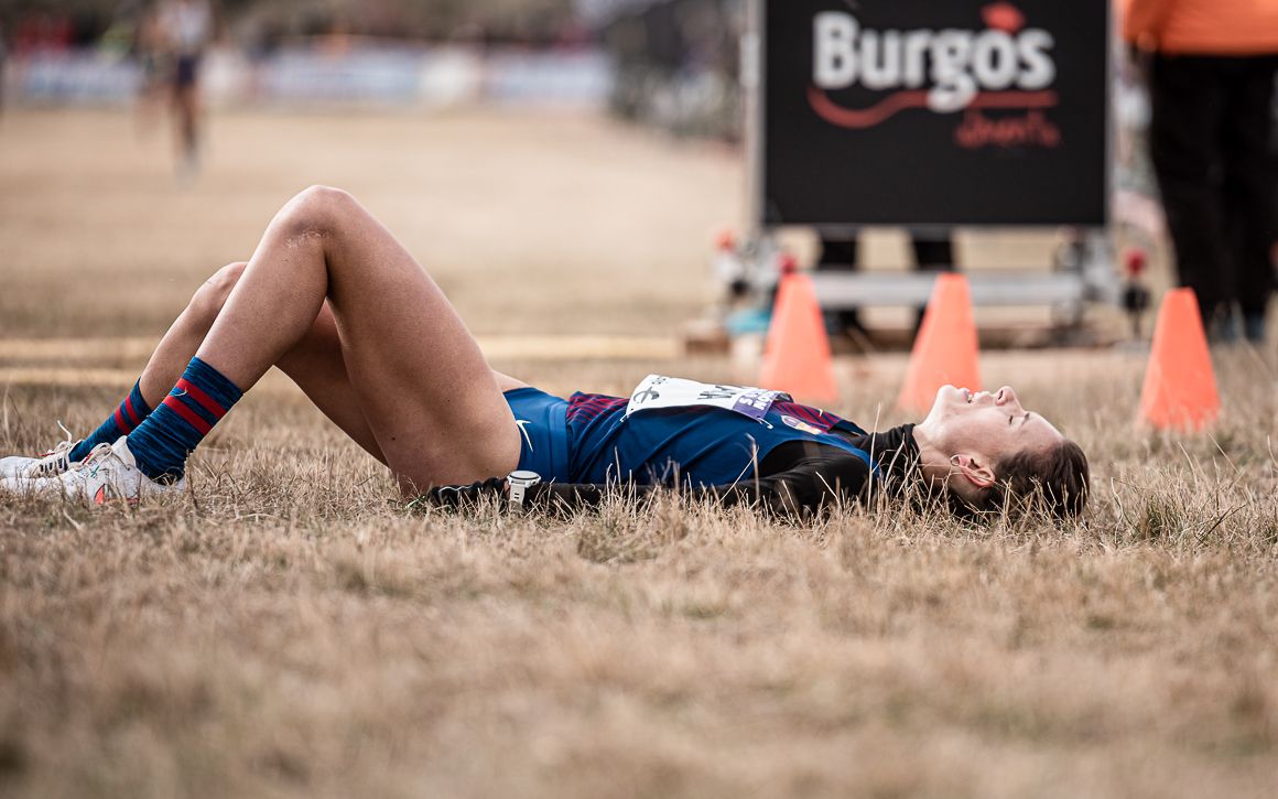 Blanca Fernández tras cruzar la línea de meta del Cross de Atapuerca.