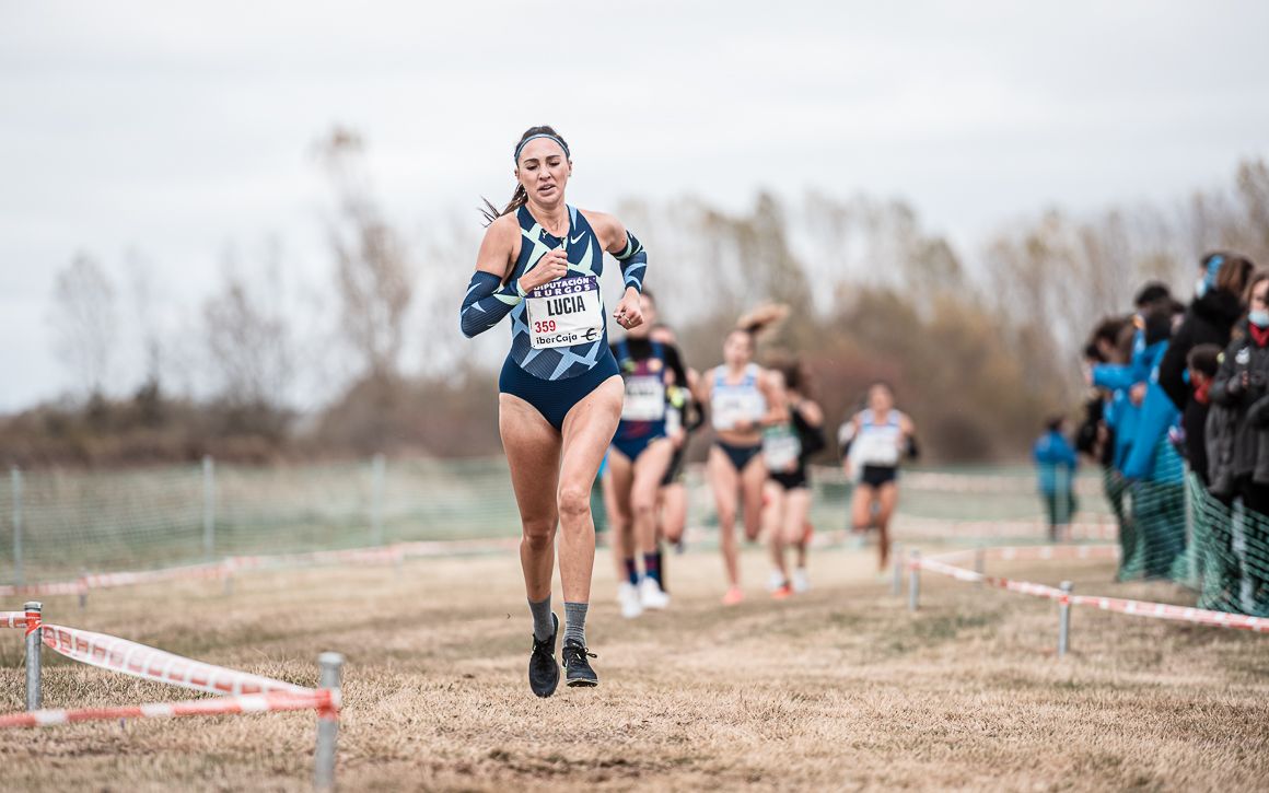 Lucía Rodríguez tuvo que retirarse en el Cross de Atapuerca 2021.