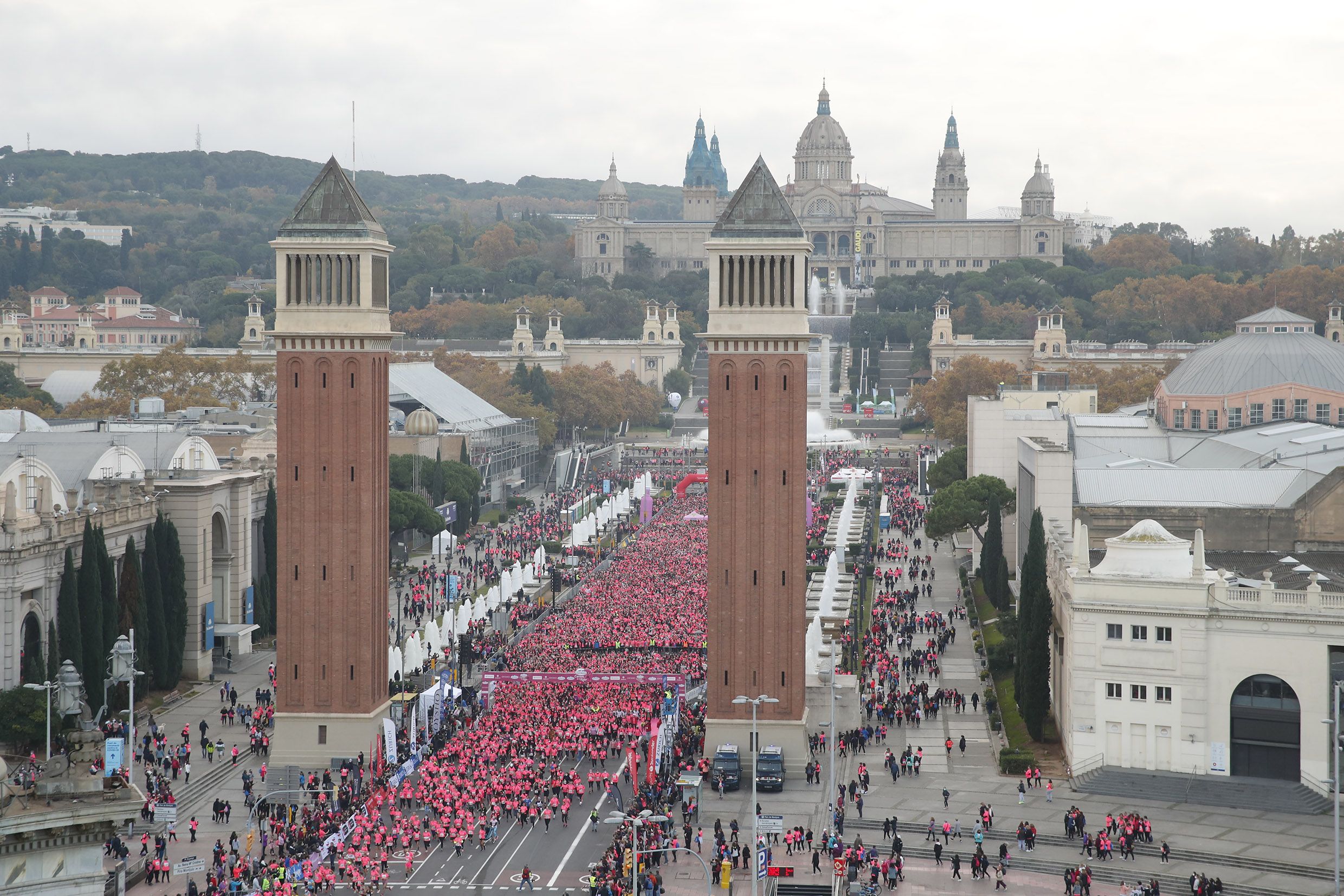 19.000 mujeres han recorrido Barcelona en el regreso de la Carrera de la Mujer