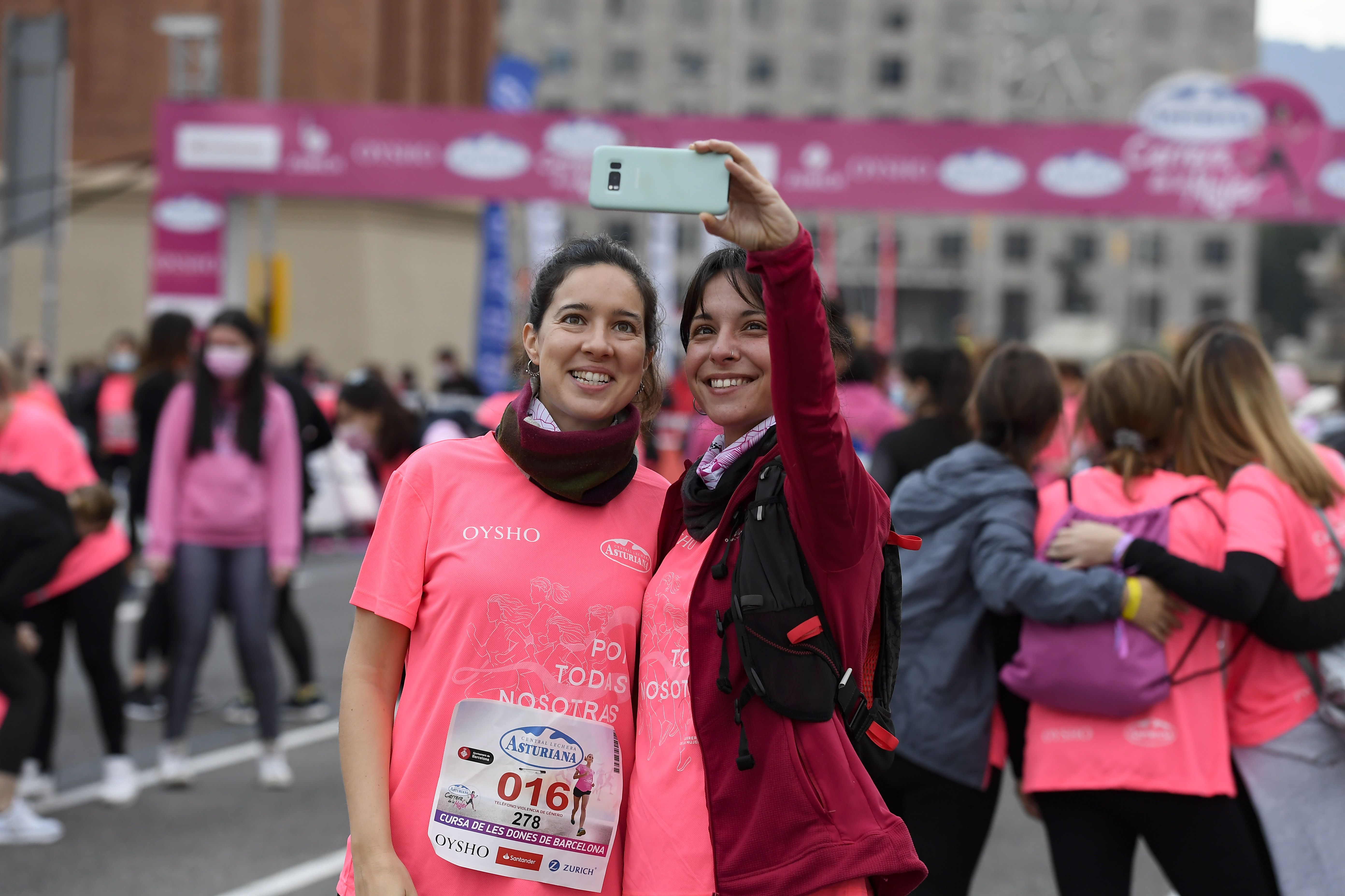 Las mejores fotos de la Carrera de la Mujer Central Lechera Asturiana Barcelona 2021 (SALIDA / GALERÍA 1)