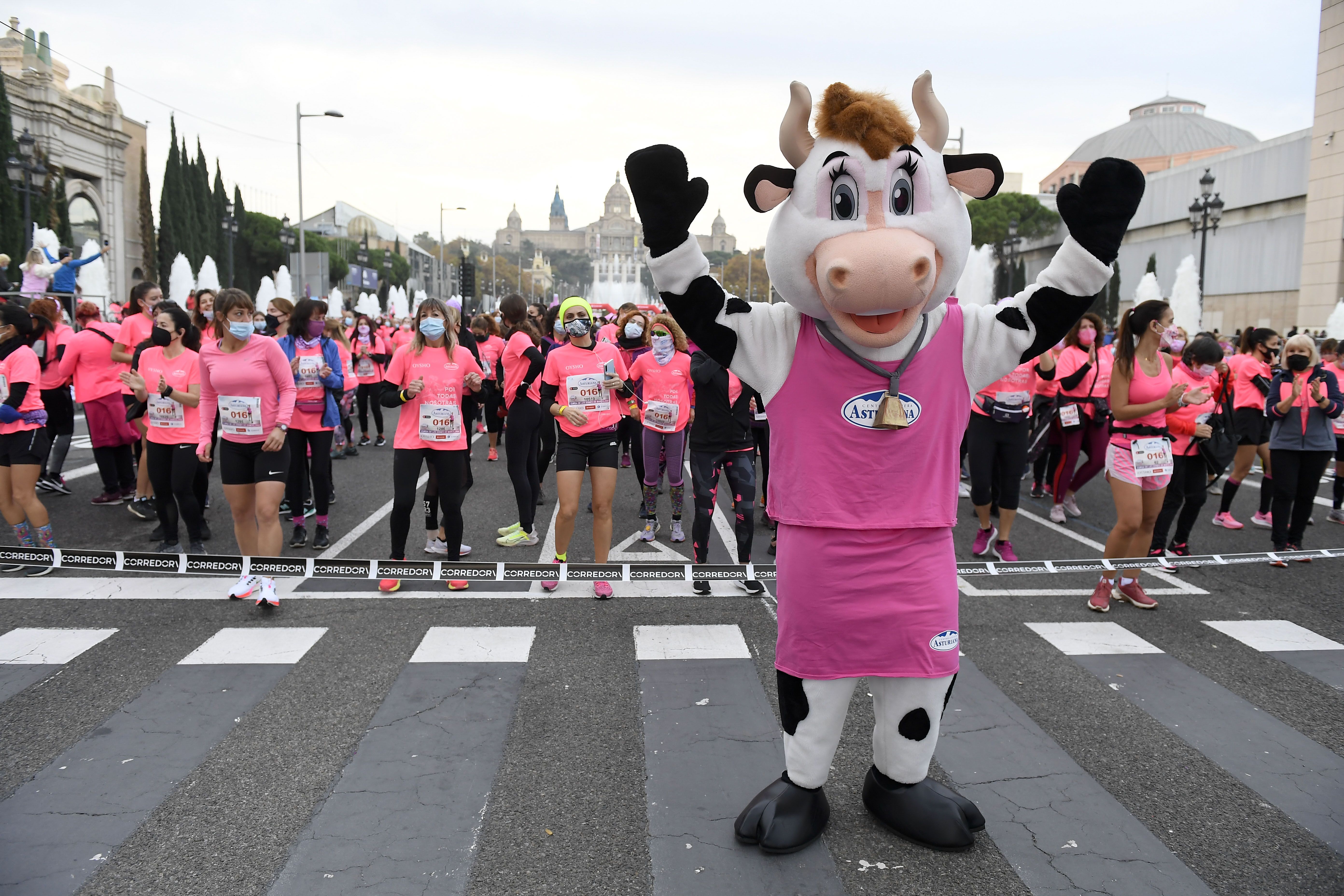 Las mejores fotos de la Carrera de la Mujer Central Lechera Asturiana Barcelona 2021 (SALIDA / GALERÍA 1)