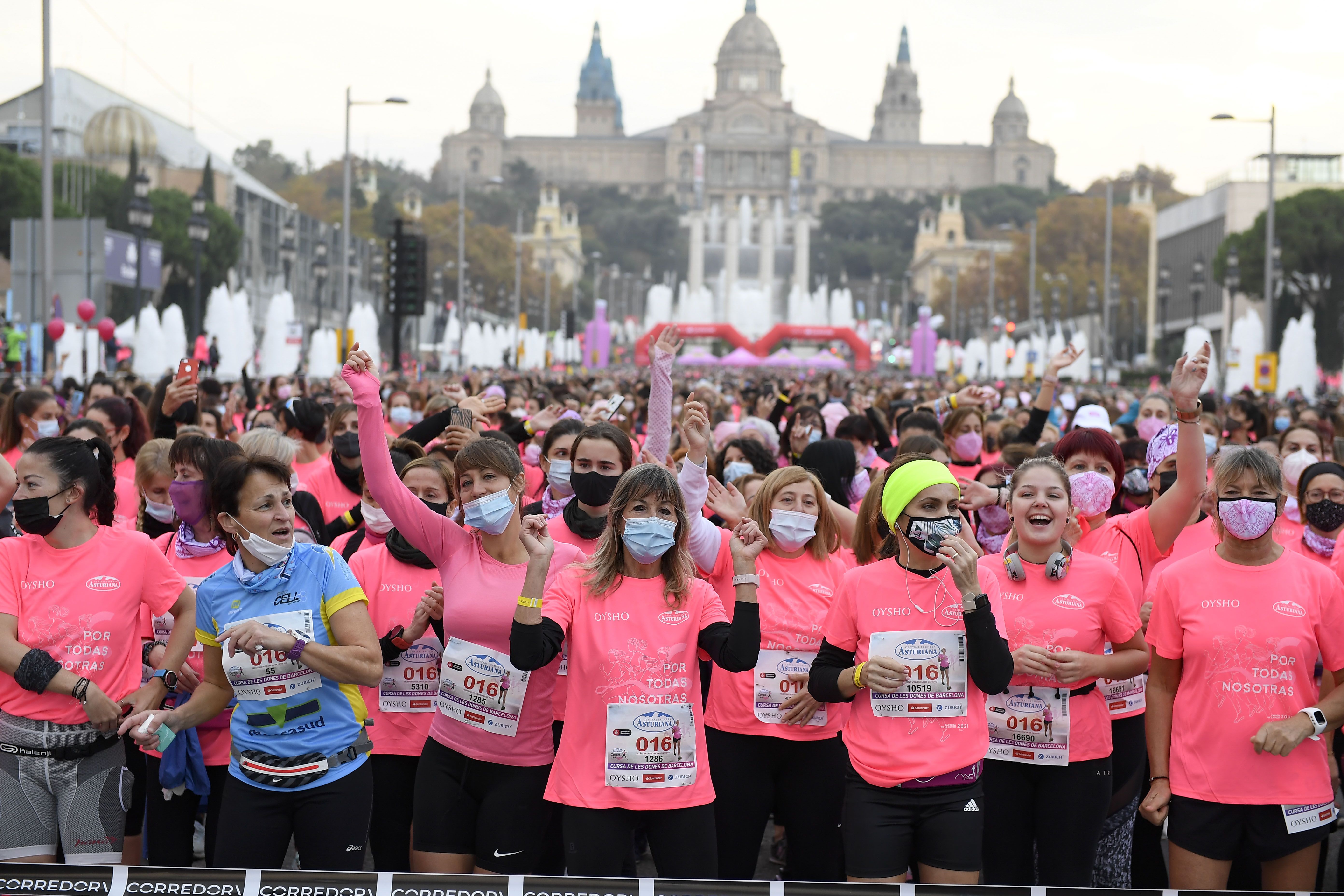Las mejores fotos de la Carrera de la Mujer Central Lechera Asturiana Barcelona 2021 (SALIDA / GALERÍA 1)