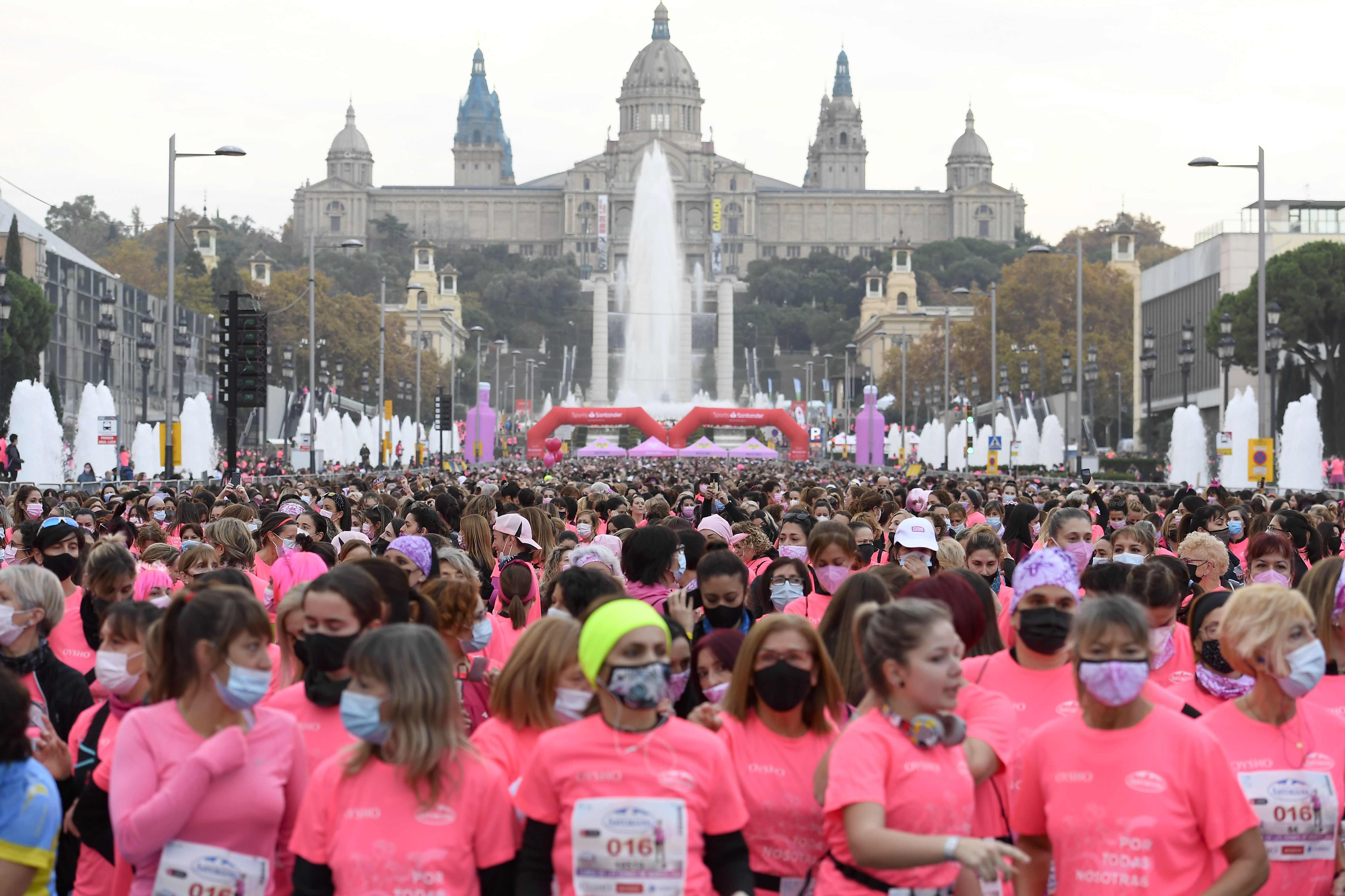 Las mejores fotos de la Carrera de la Mujer Central Lechera Asturiana Barcelona 2021 (SALIDA / GALERÍA 1)