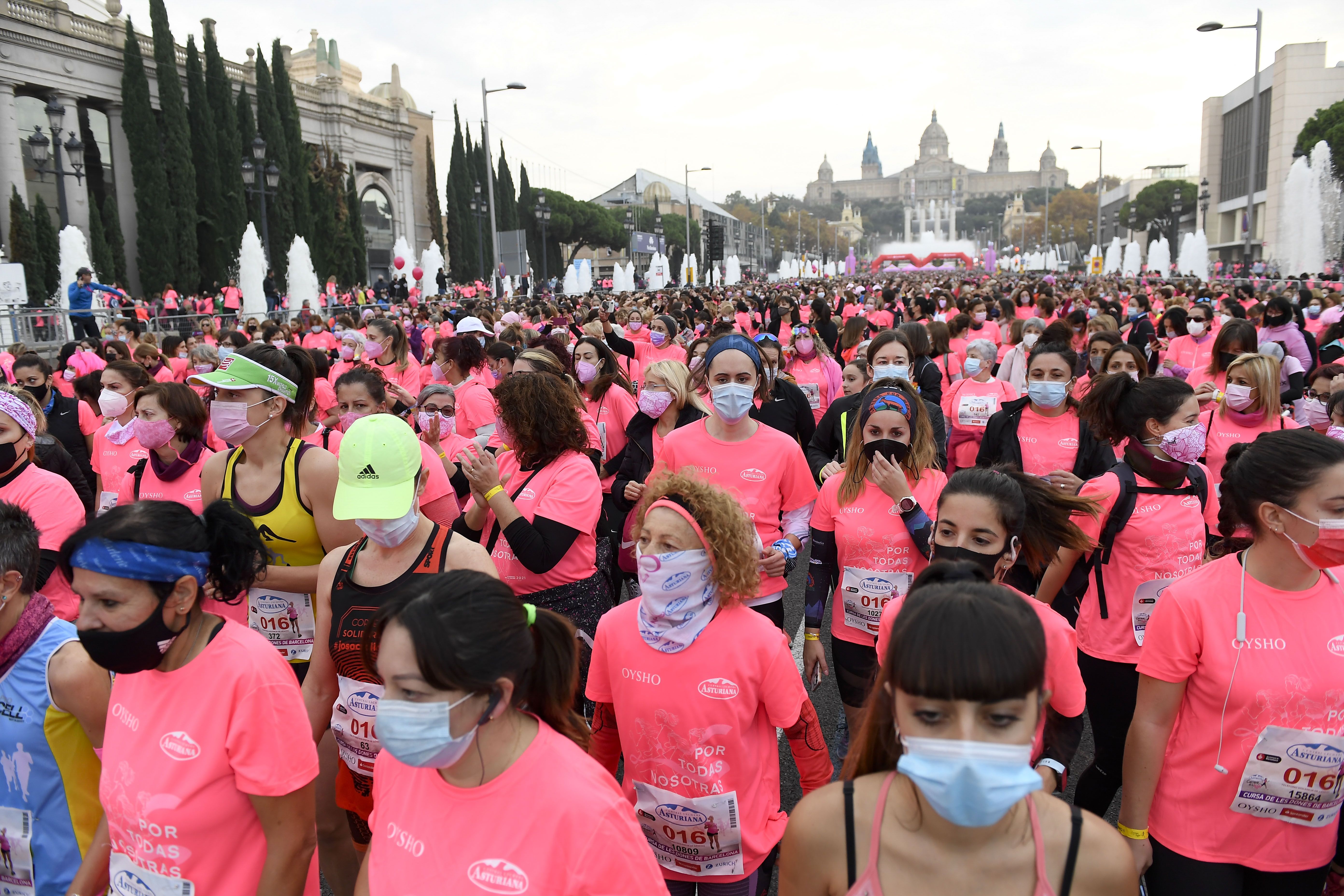 Las mejores fotos de la Carrera de la Mujer Central Lechera Asturiana Barcelona 2021 (SALIDA / GALERÍA 1)