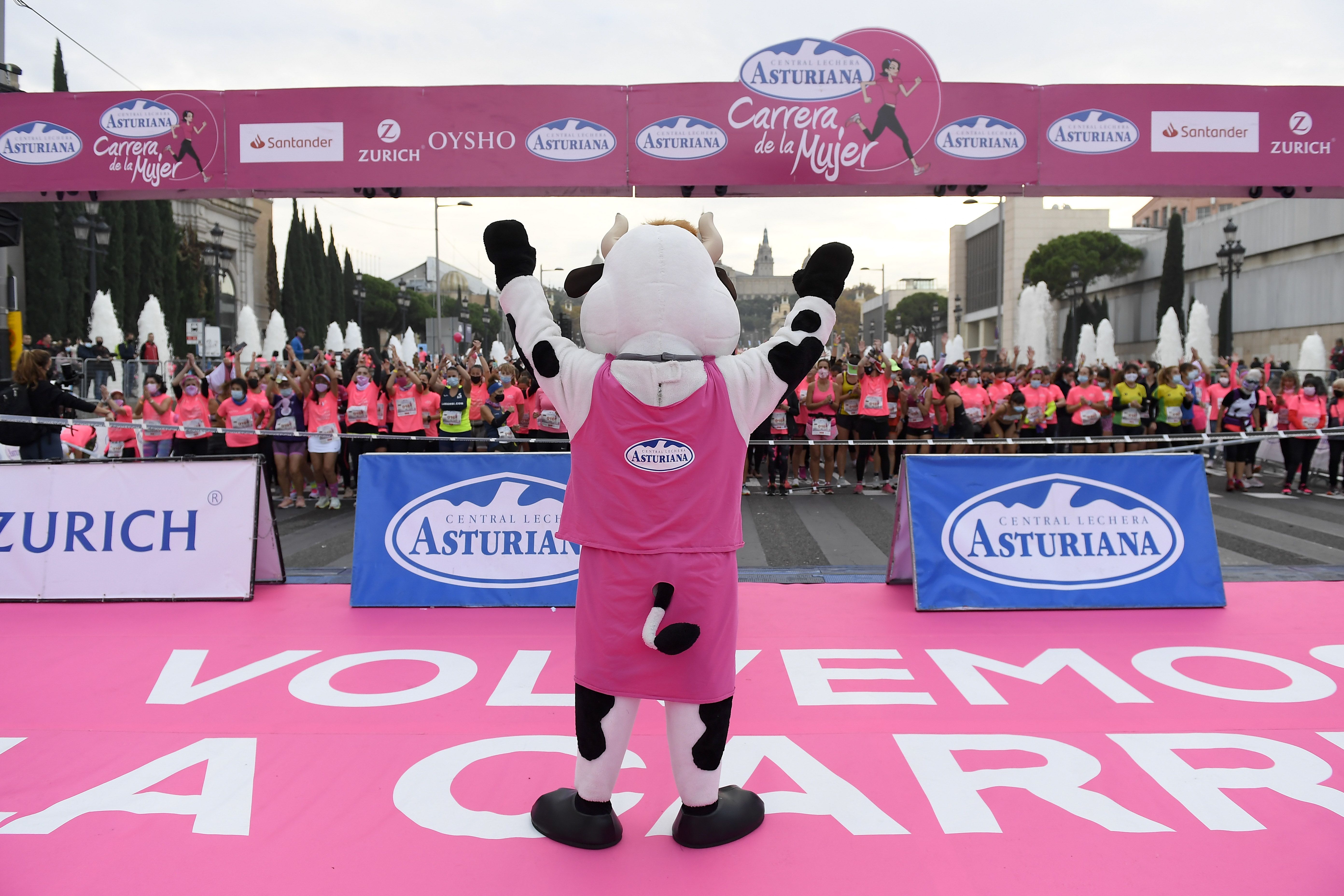 Las mejores fotos de la Carrera de la Mujer Central Lechera Asturiana Barcelona 2021 (SALIDA / GALERÍA 1)
