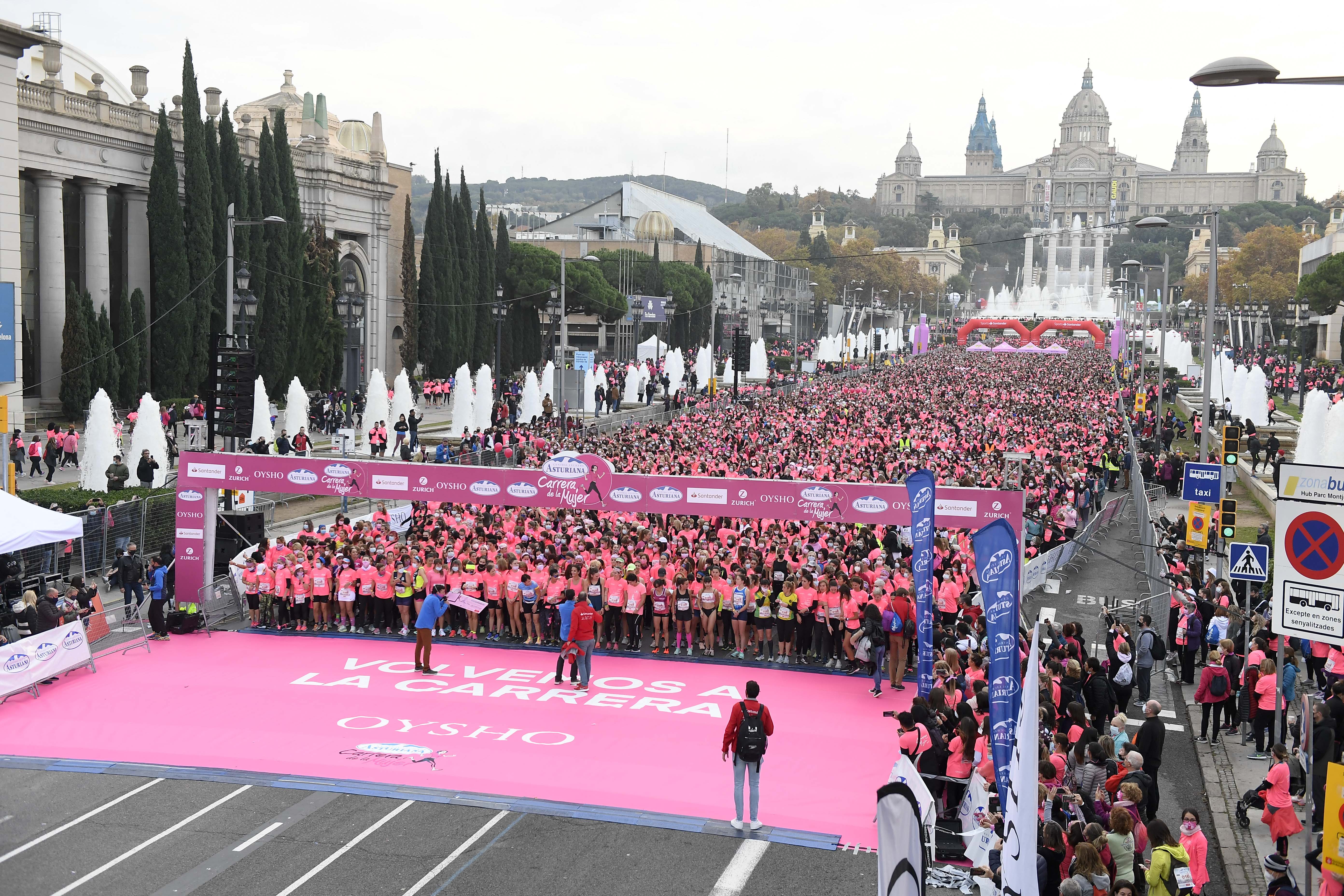 Las mejores fotos de la Carrera de la Mujer Central Lechera Asturiana Barcelona 2021 (SALIDA / GALERÍA 1)
