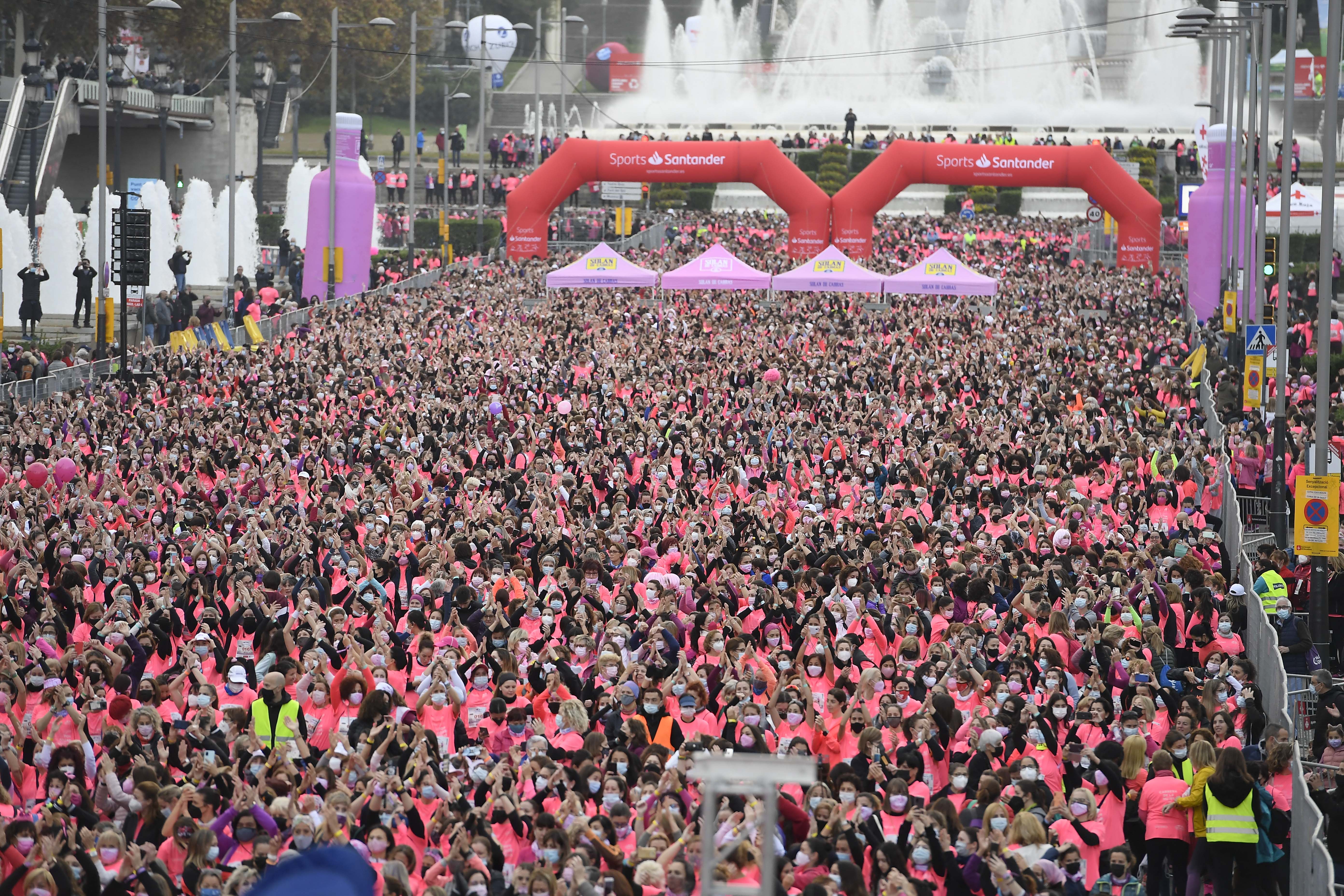 Las mejores fotos de la Carrera de la Mujer Central Lechera Asturiana Barcelona 2021 (SALIDA / GALERÍA 1)