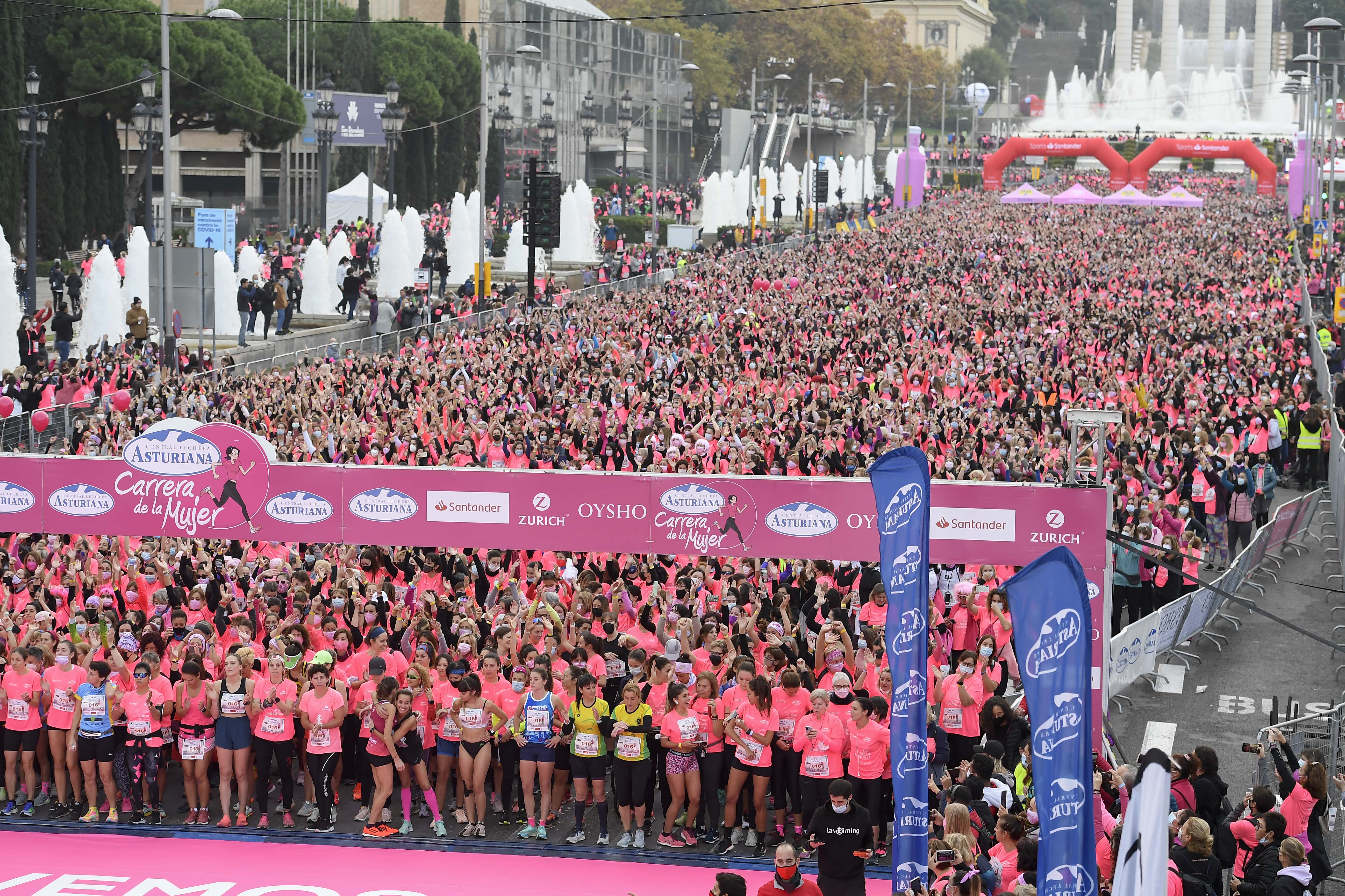 Las mejores fotos de la Carrera de la Mujer Central Lechera Asturiana Barcelona 2021 (SALIDA / GALERÍA 1)