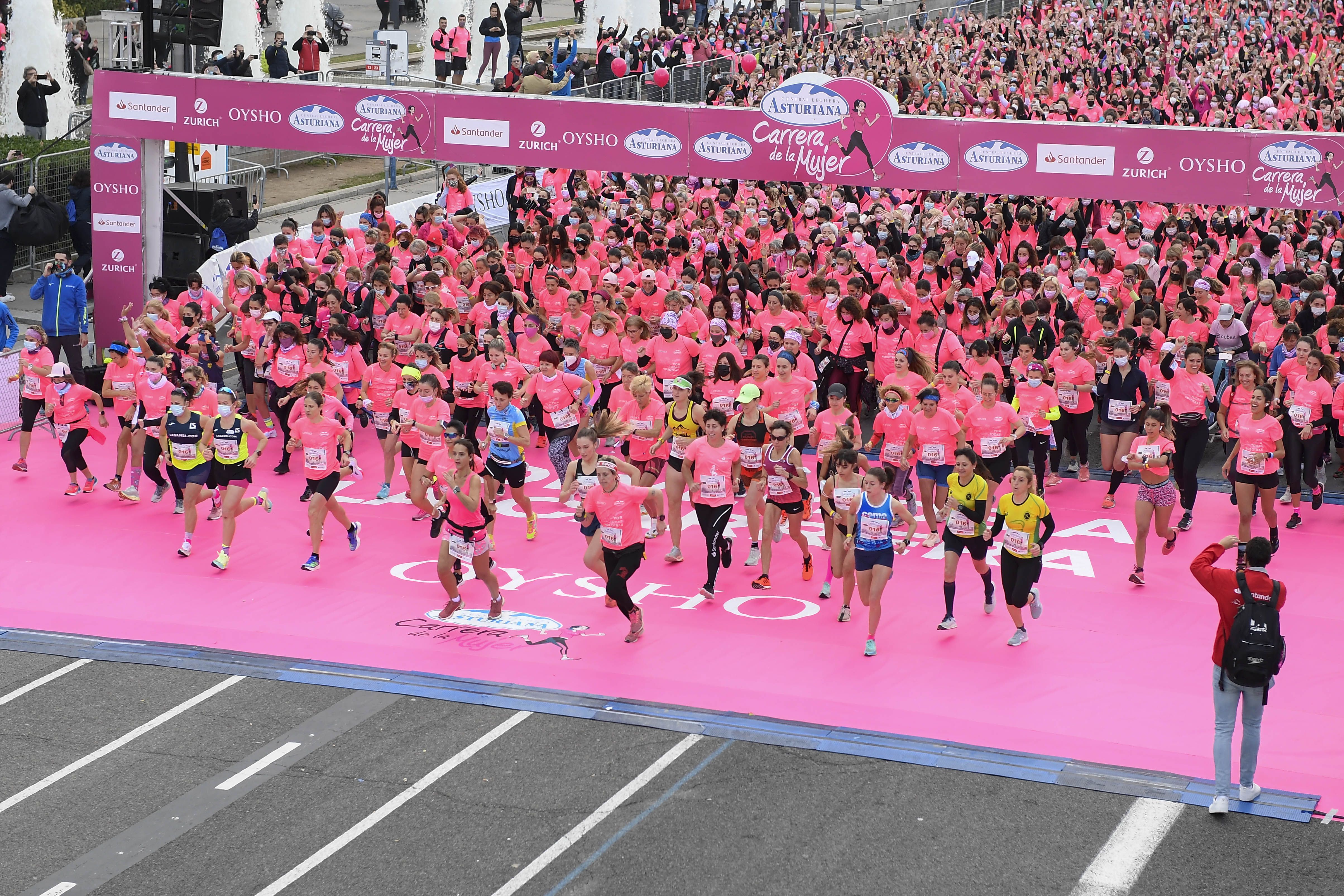 Las mejores fotos de la Carrera de la Mujer Central Lechera Asturiana Barcelona 2021 (SALIDA / GALERÍA 1)