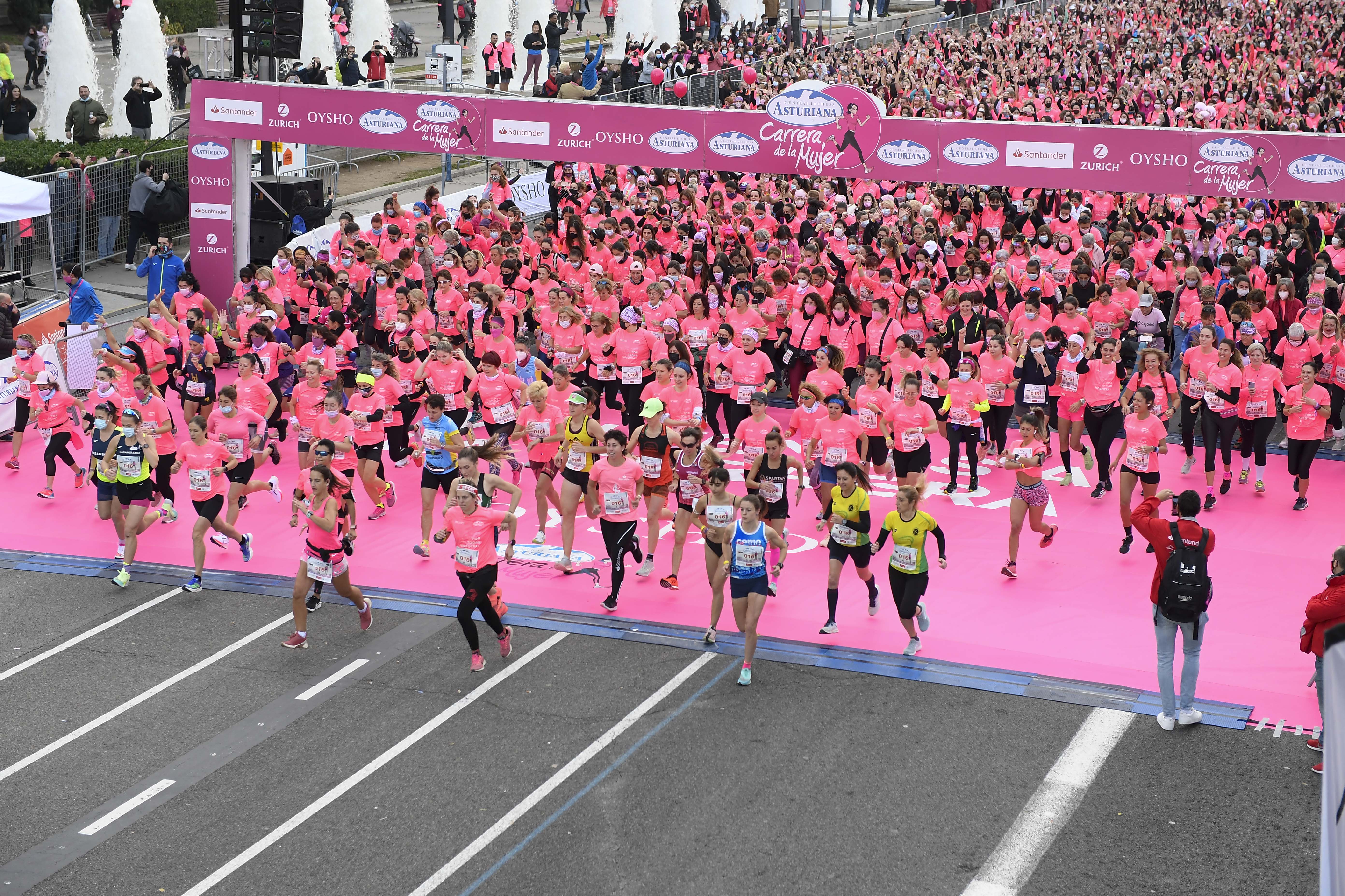 Las mejores fotos de la Carrera de la Mujer Central Lechera Asturiana Barcelona 2021 (SALIDA / GALERÍA 1)