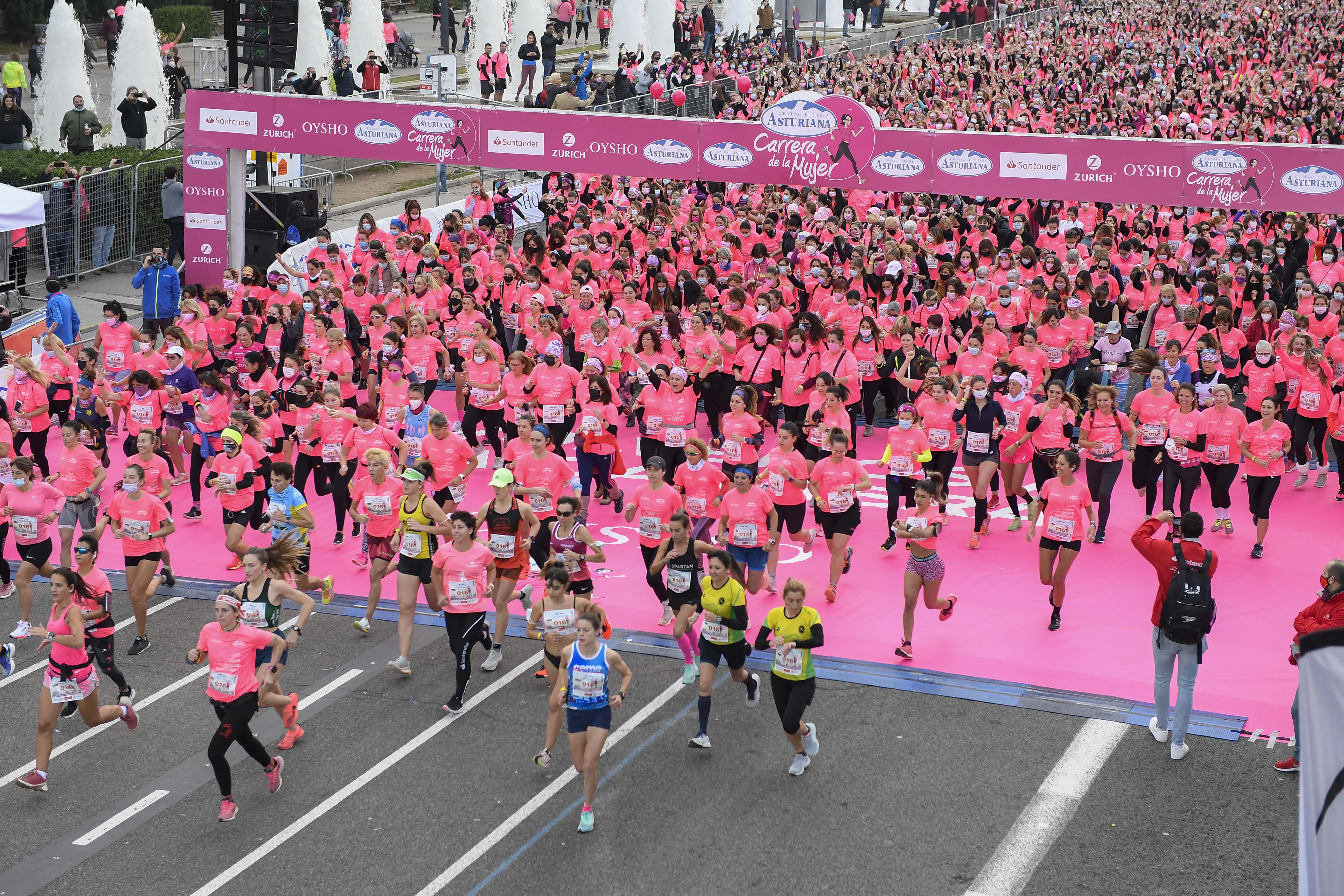 Las mejores fotos de la Carrera de la Mujer Central Lechera Asturiana Barcelona 2021 (SALIDA / GALERÍA 1)