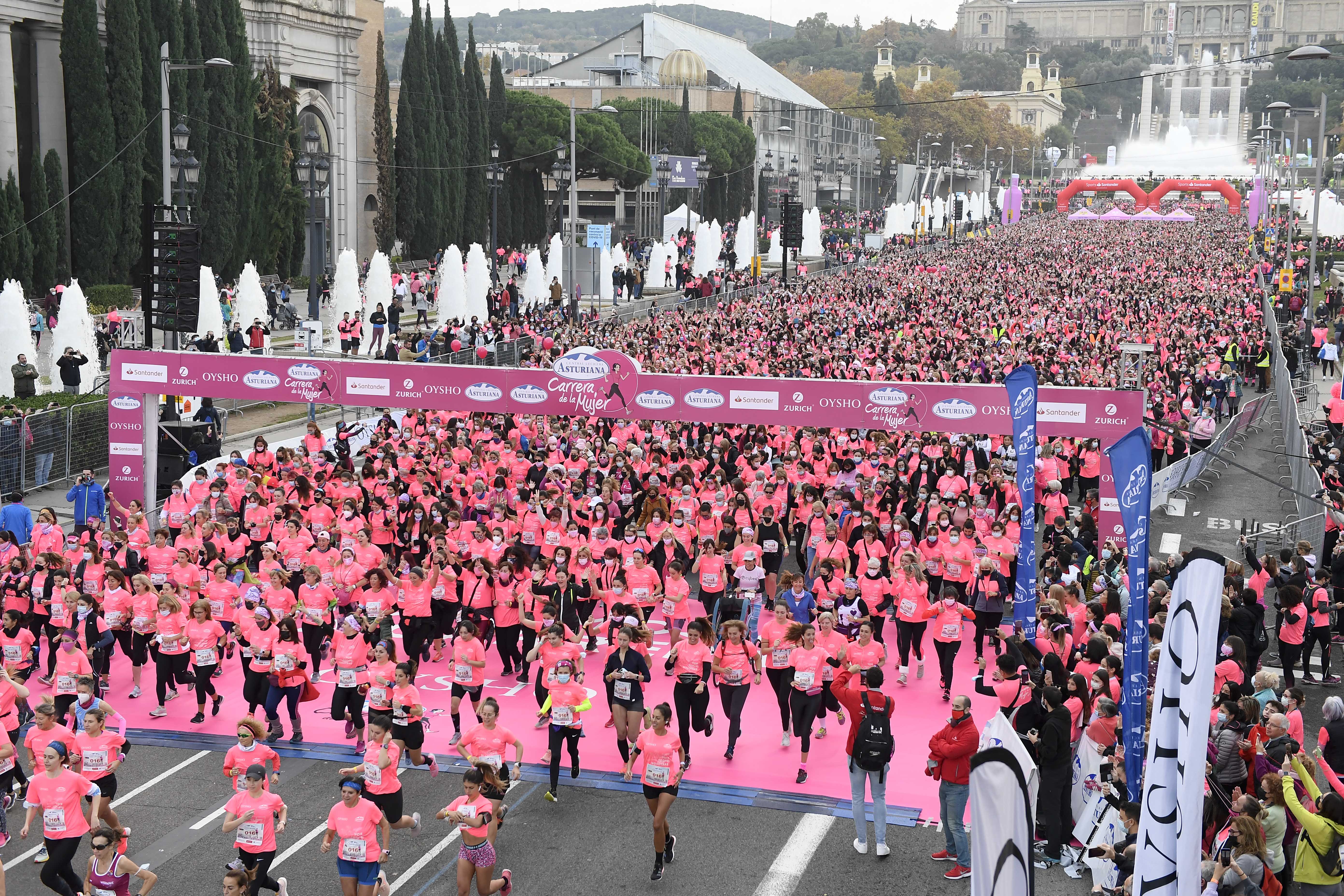 Las mejores fotos de la Carrera de la Mujer Central Lechera Asturiana Barcelona 2021 (SALIDA / GALERÍA 1)