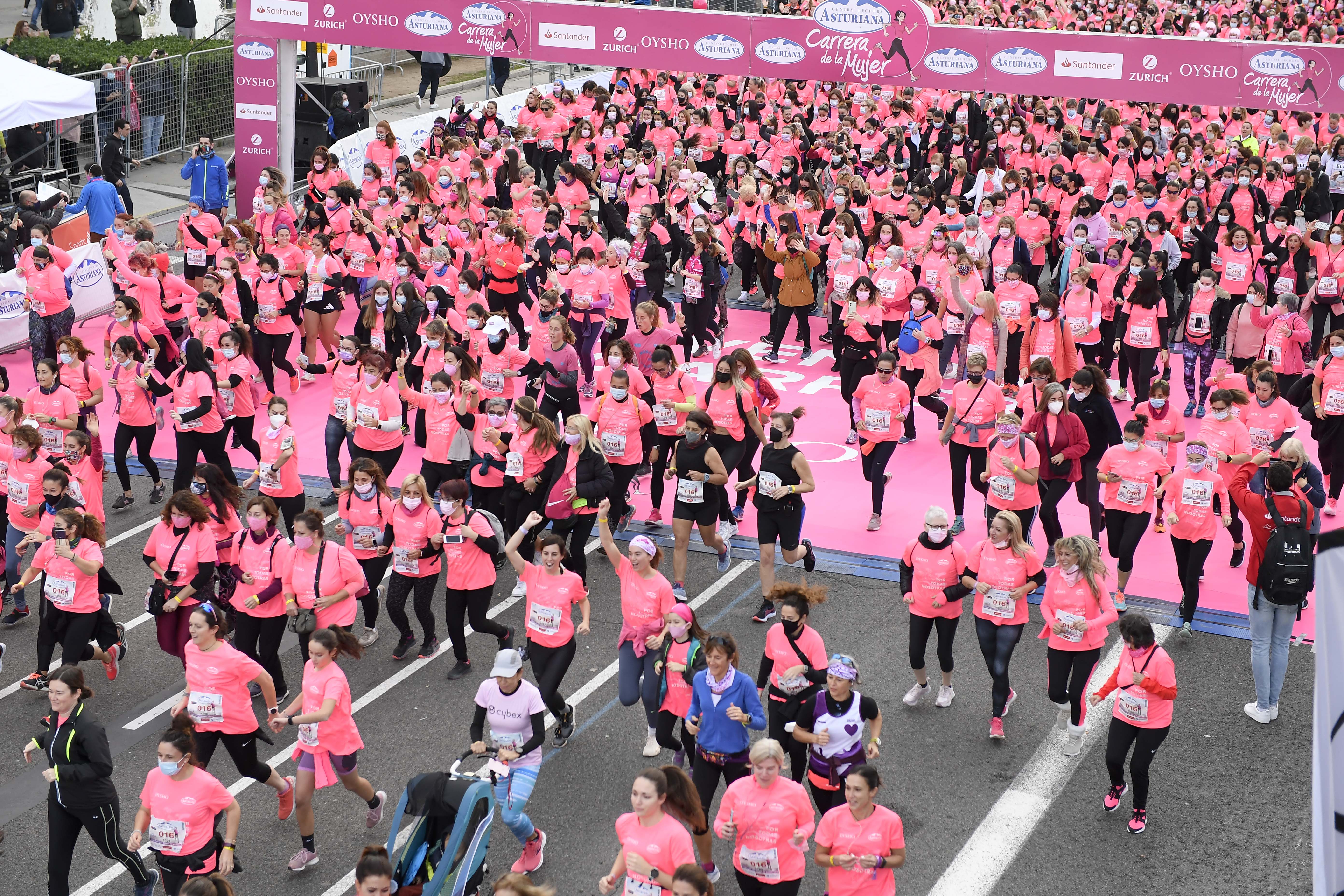 Las mejores fotos de la Carrera de la Mujer Central Lechera Asturiana Barcelona 2021 (SALIDA / GALERÍA 1)
