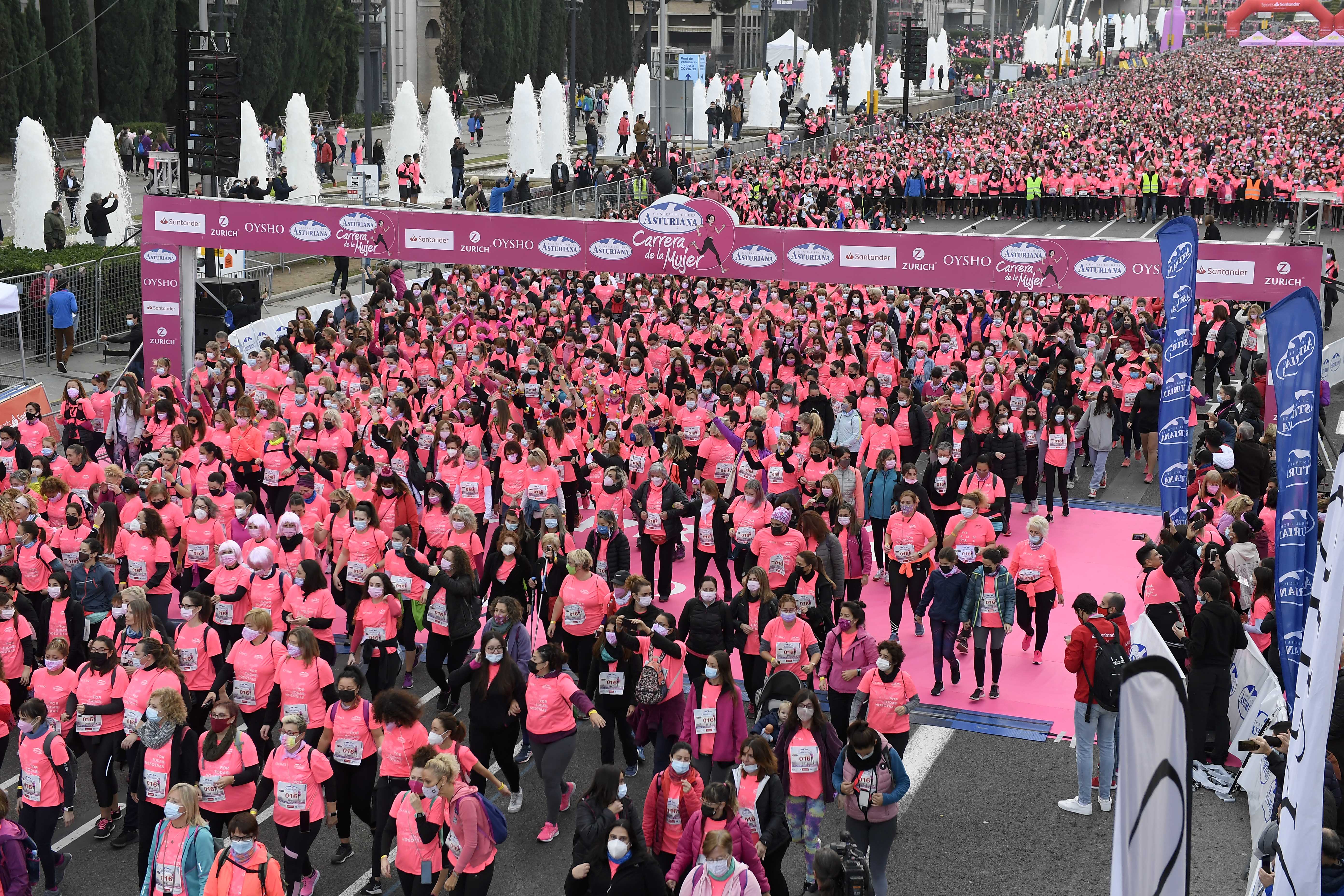 Las mejores fotos de la Carrera de la Mujer Central Lechera Asturiana Barcelona 2021 (SALIDA / GALERÍA 2)