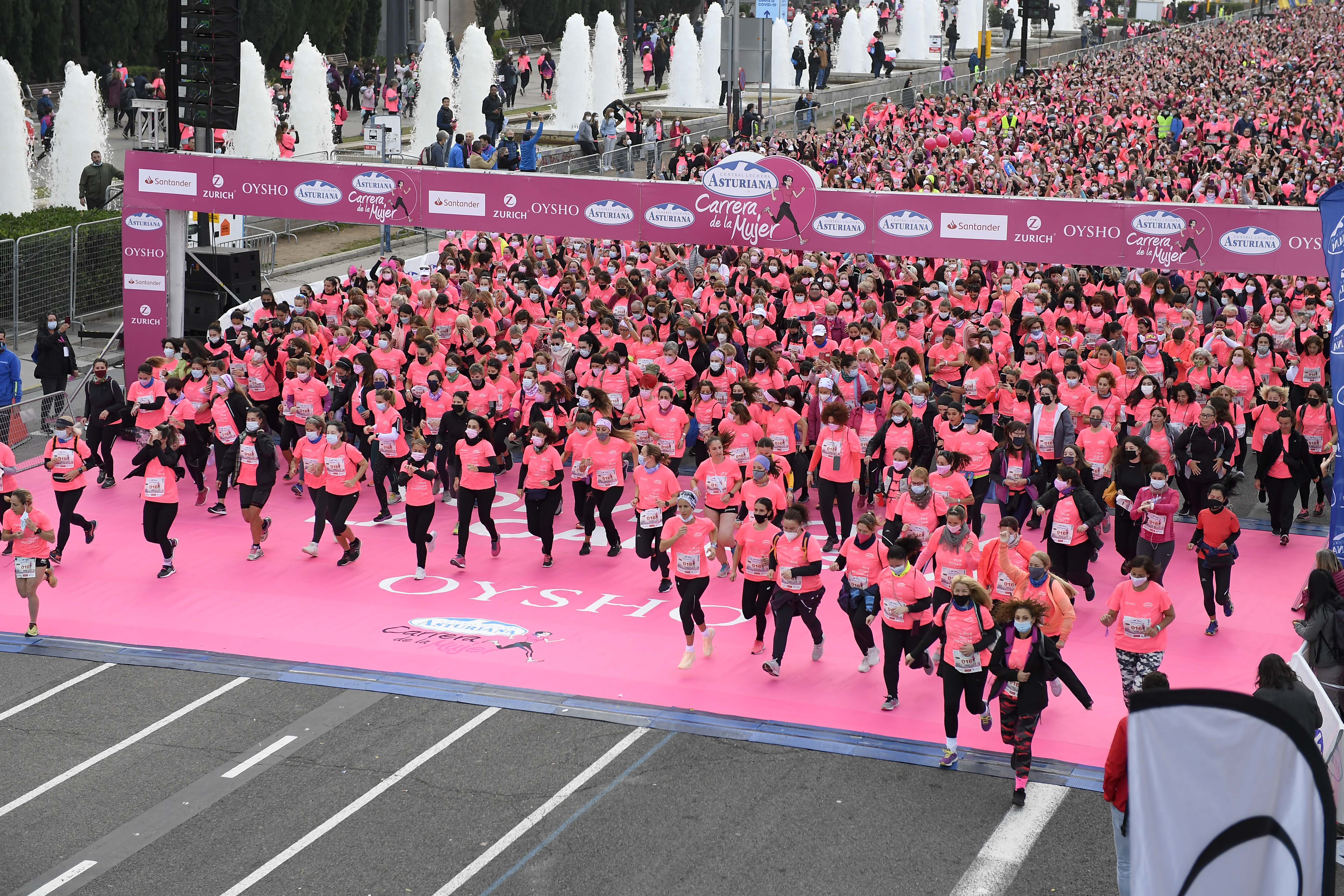 Las mejores fotos de la Carrera de la Mujer Central Lechera Asturiana Barcelona 2021 (SALIDA / GALERÍA 2)