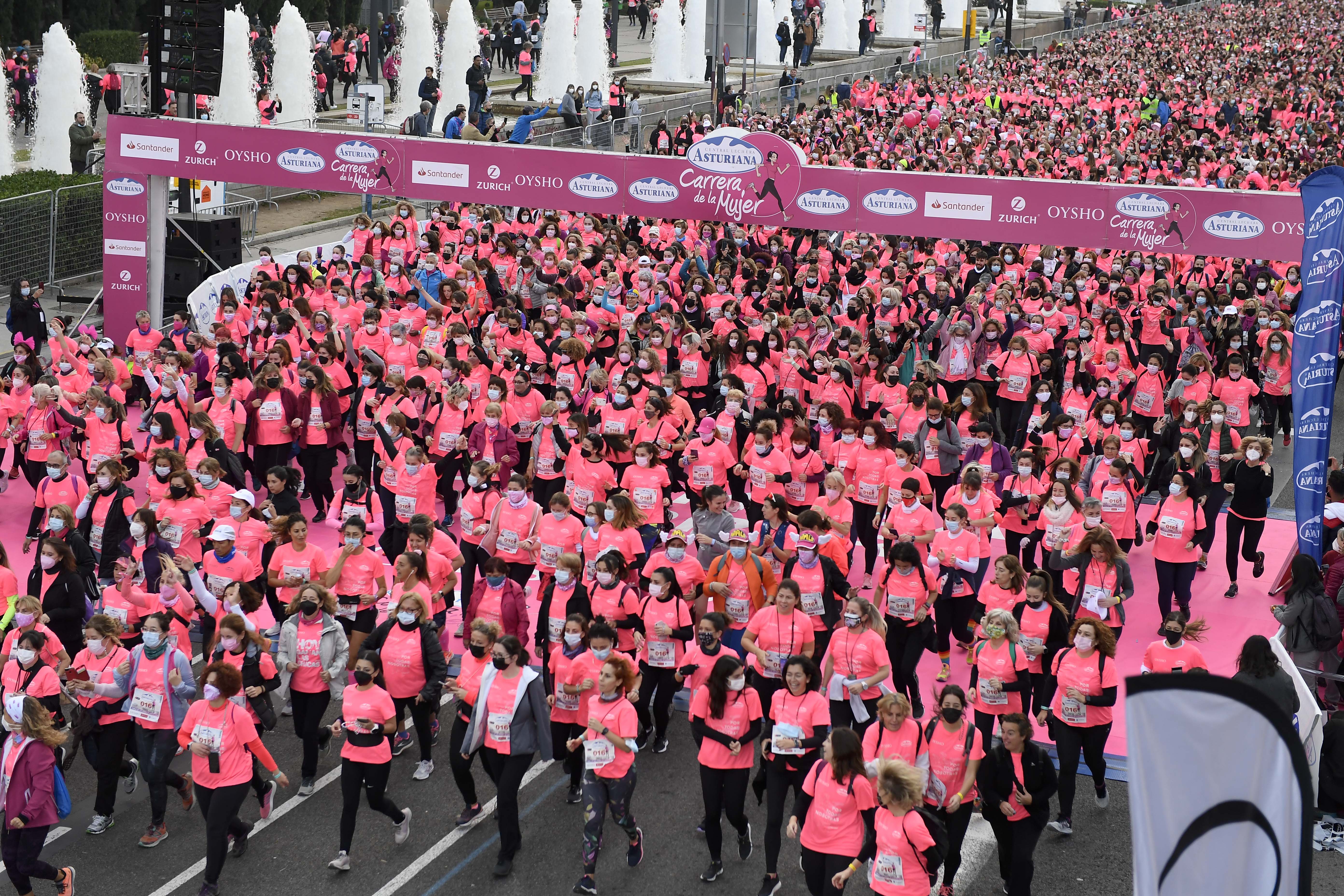 Las mejores fotos de la Carrera de la Mujer Central Lechera Asturiana Barcelona 2021 (SALIDA / GALERÍA 2)