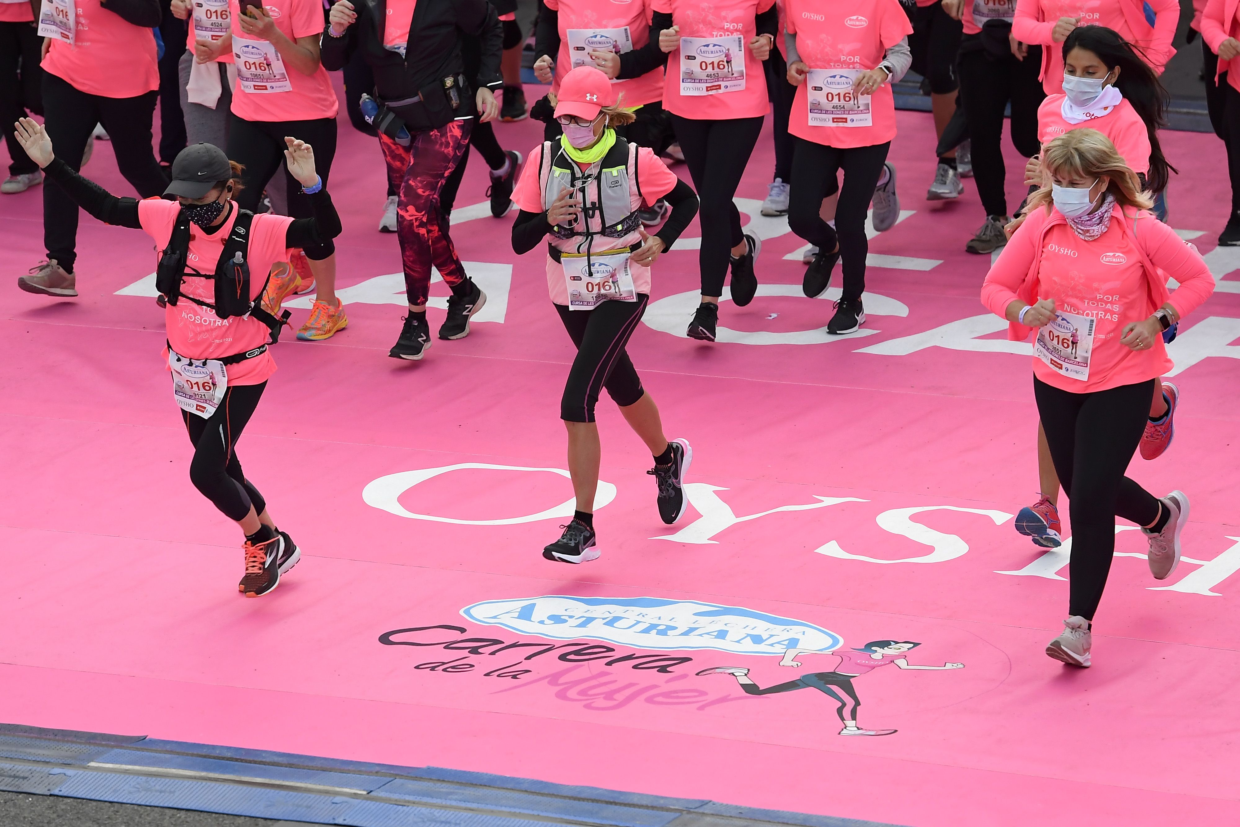 Las mejores fotos de la Carrera de la Mujer Central Lechera Asturiana Barcelona 2021 (SALIDA / GALERÍA 2)