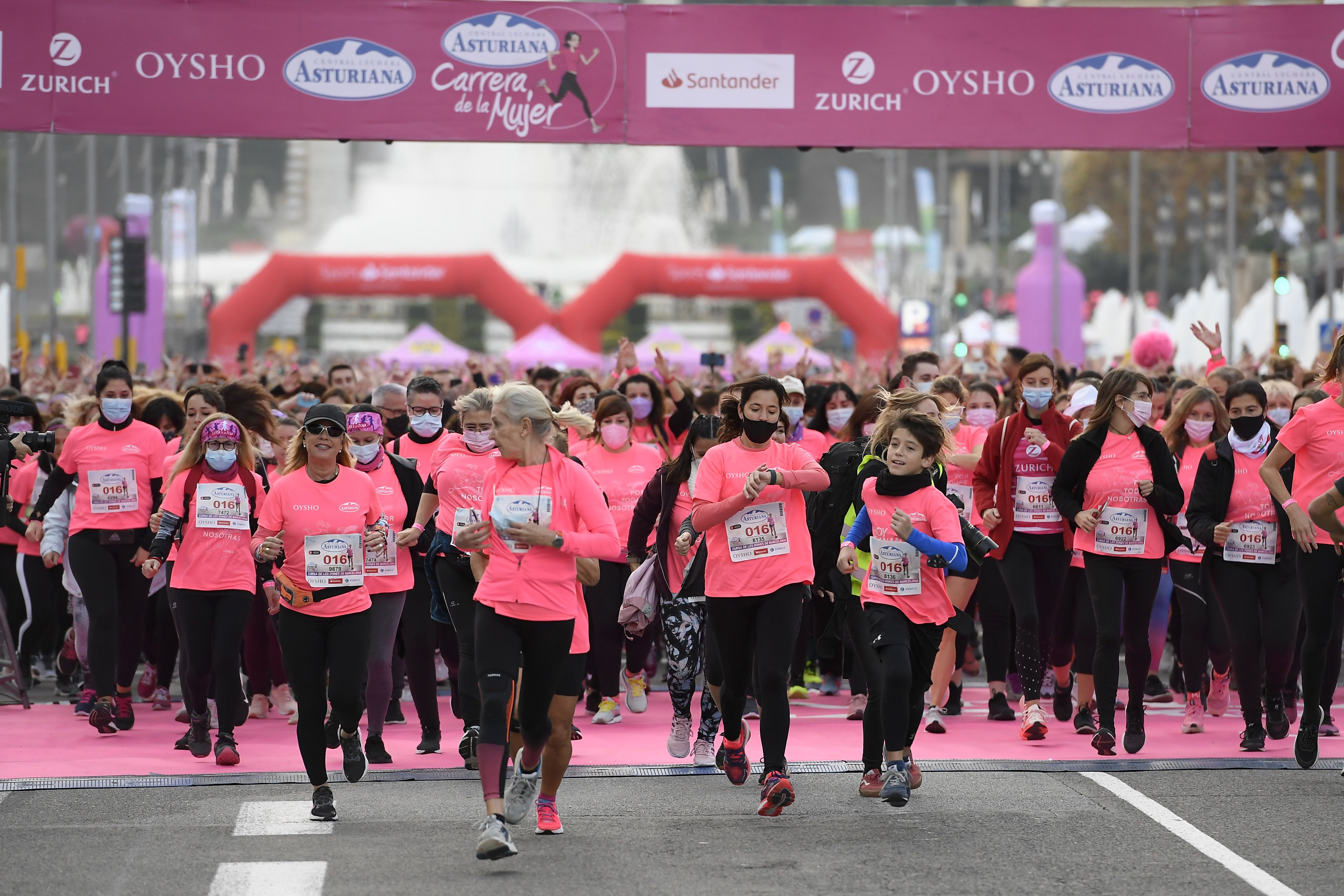 Las mejores fotos de la Carrera de la Mujer Central Lechera Asturiana Barcelona 2021 (SALIDA / GALERÍA 2)