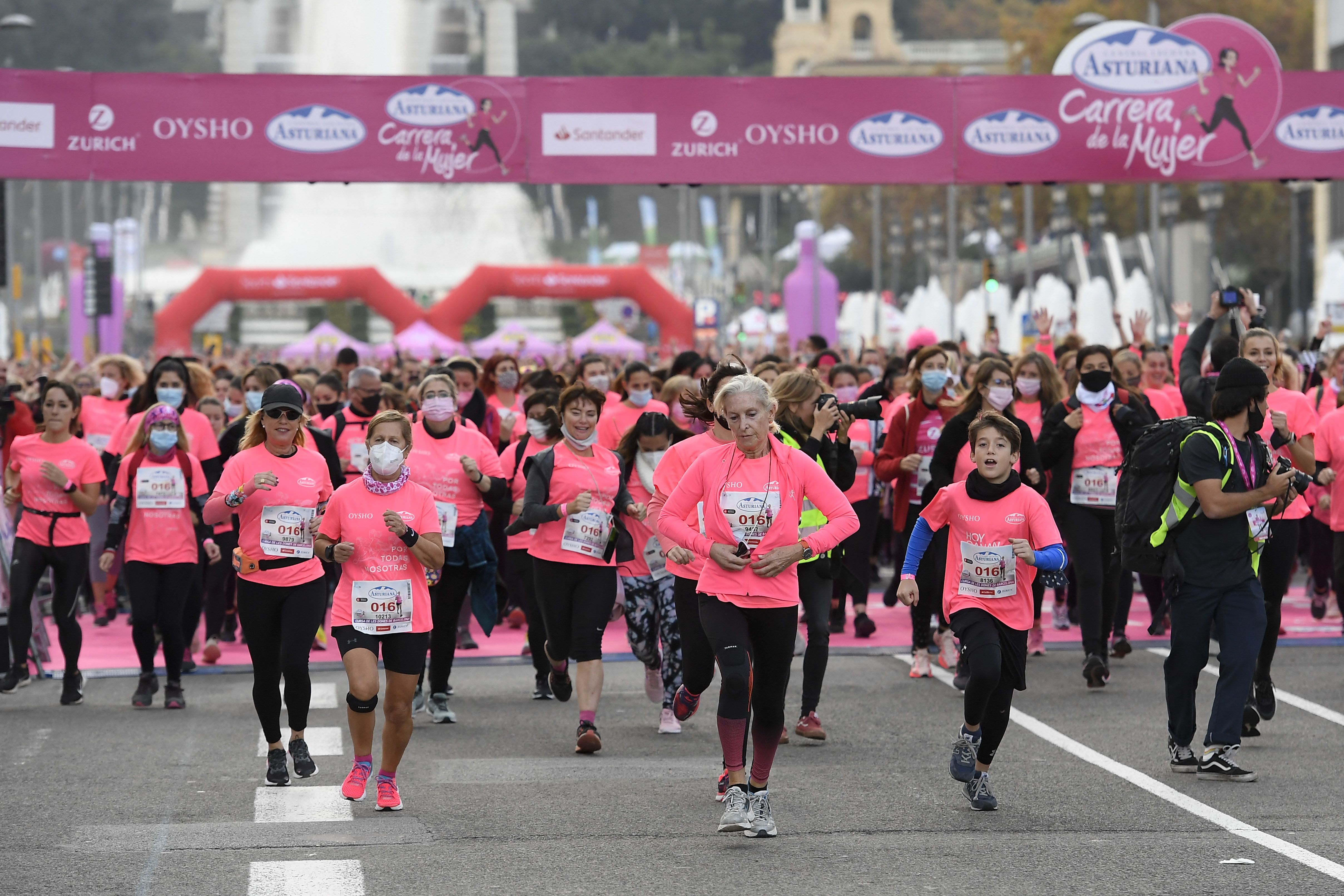 Las mejores fotos de la Carrera de la Mujer Central Lechera Asturiana Barcelona 2021 (SALIDA / GALERÍA 2)