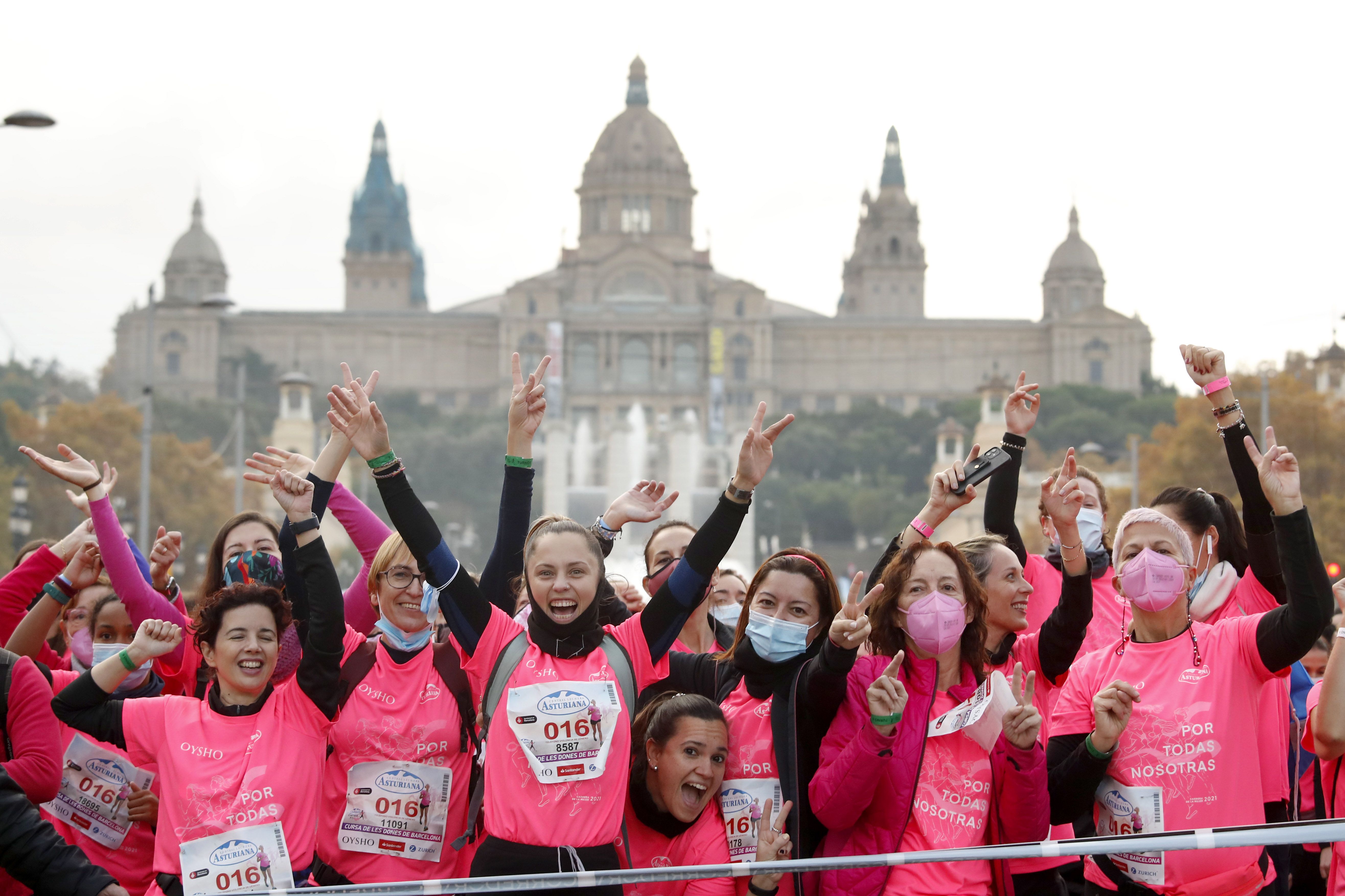 Las mejores fotos de la Carrera de la Mujer Central Lechera Asturiana Barcelona 2021 (SALIDA / GALERÍA 2)