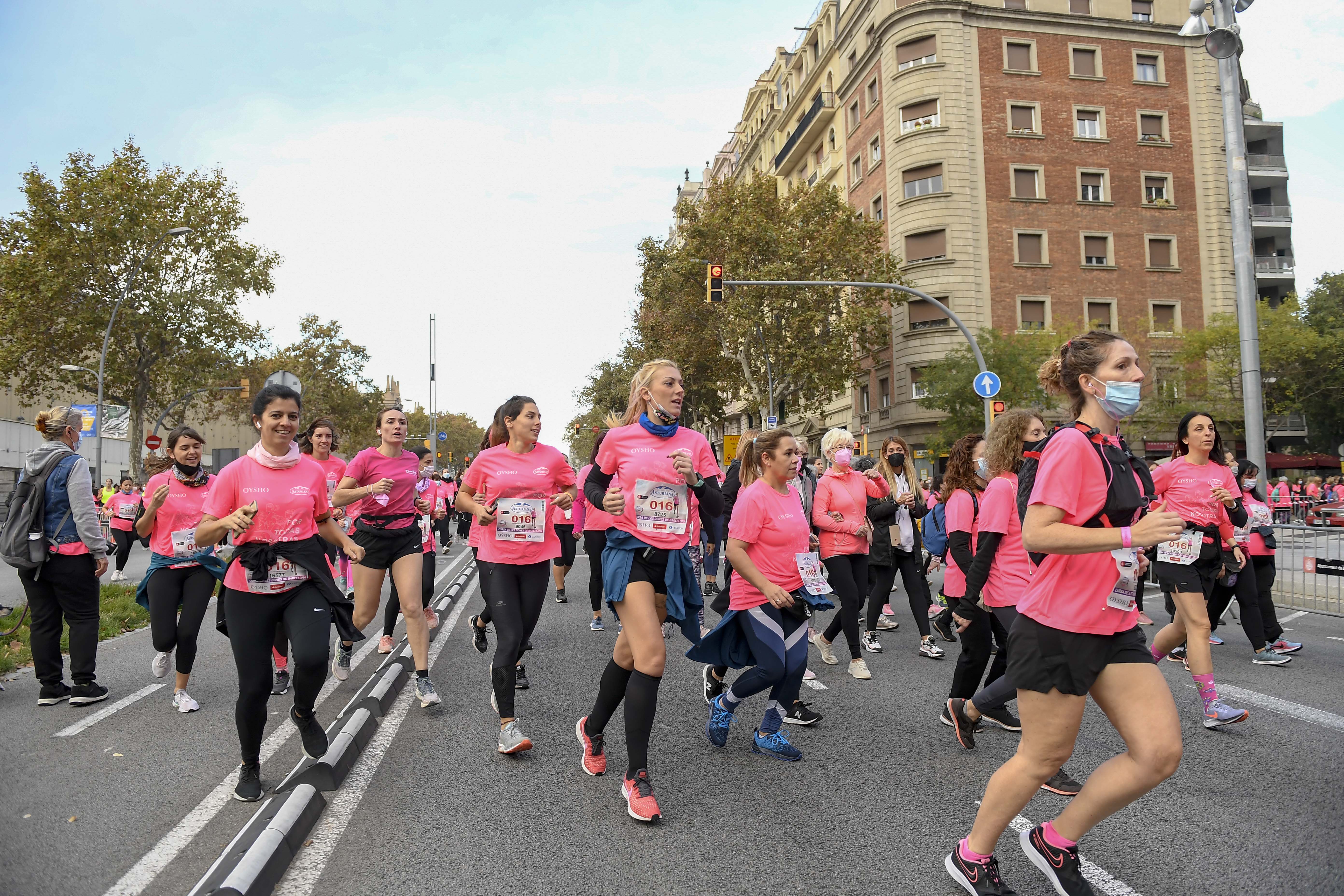 Las mejores fotos de la Carrera de la Mujer Central Lechera Asturiana Barcelona 2021 (CARRERA / GALERÍA 1)