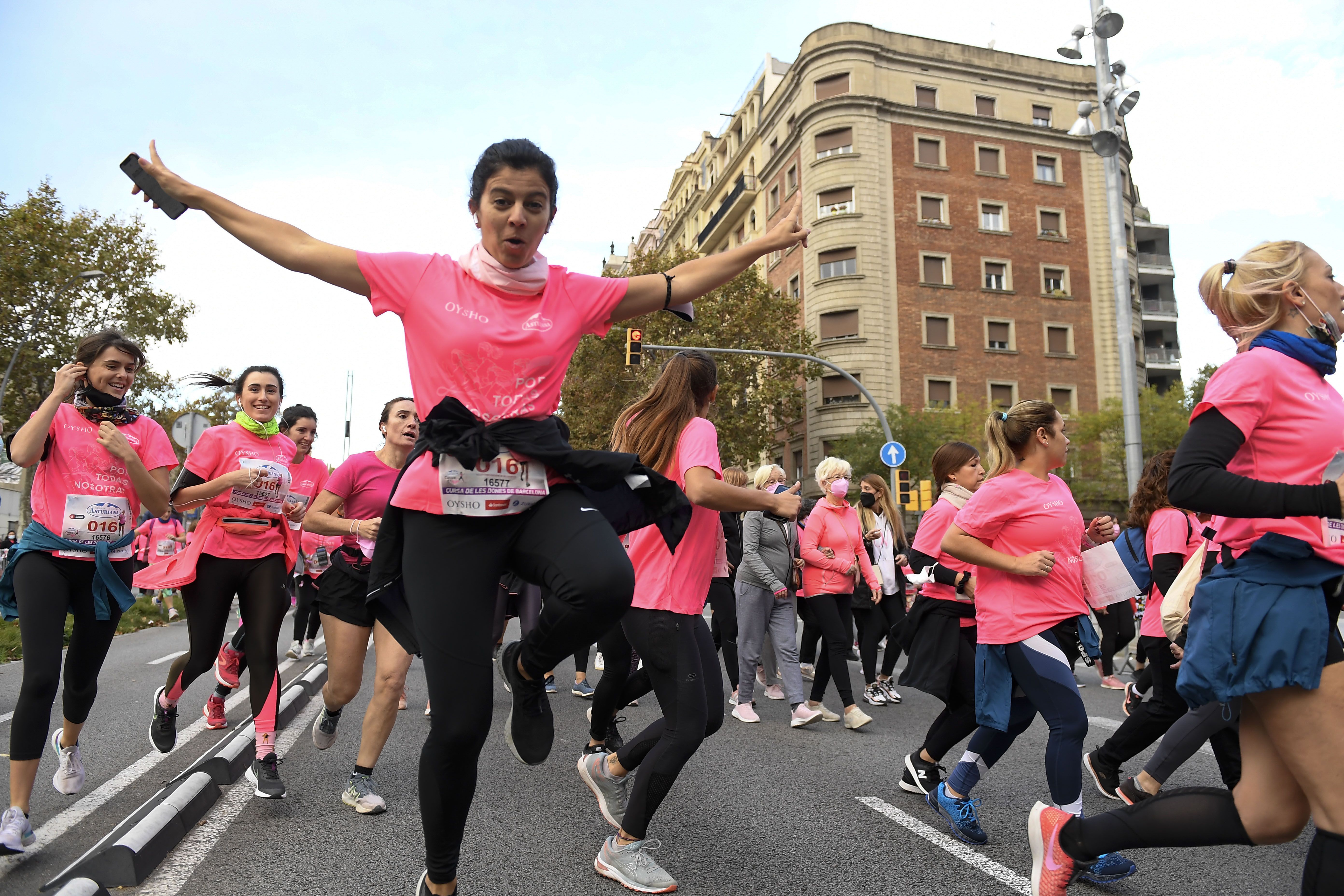 Las mejores fotos de la Carrera de la Mujer Central Lechera Asturiana Barcelona 2021 (CARRERA / GALERÍA 1)