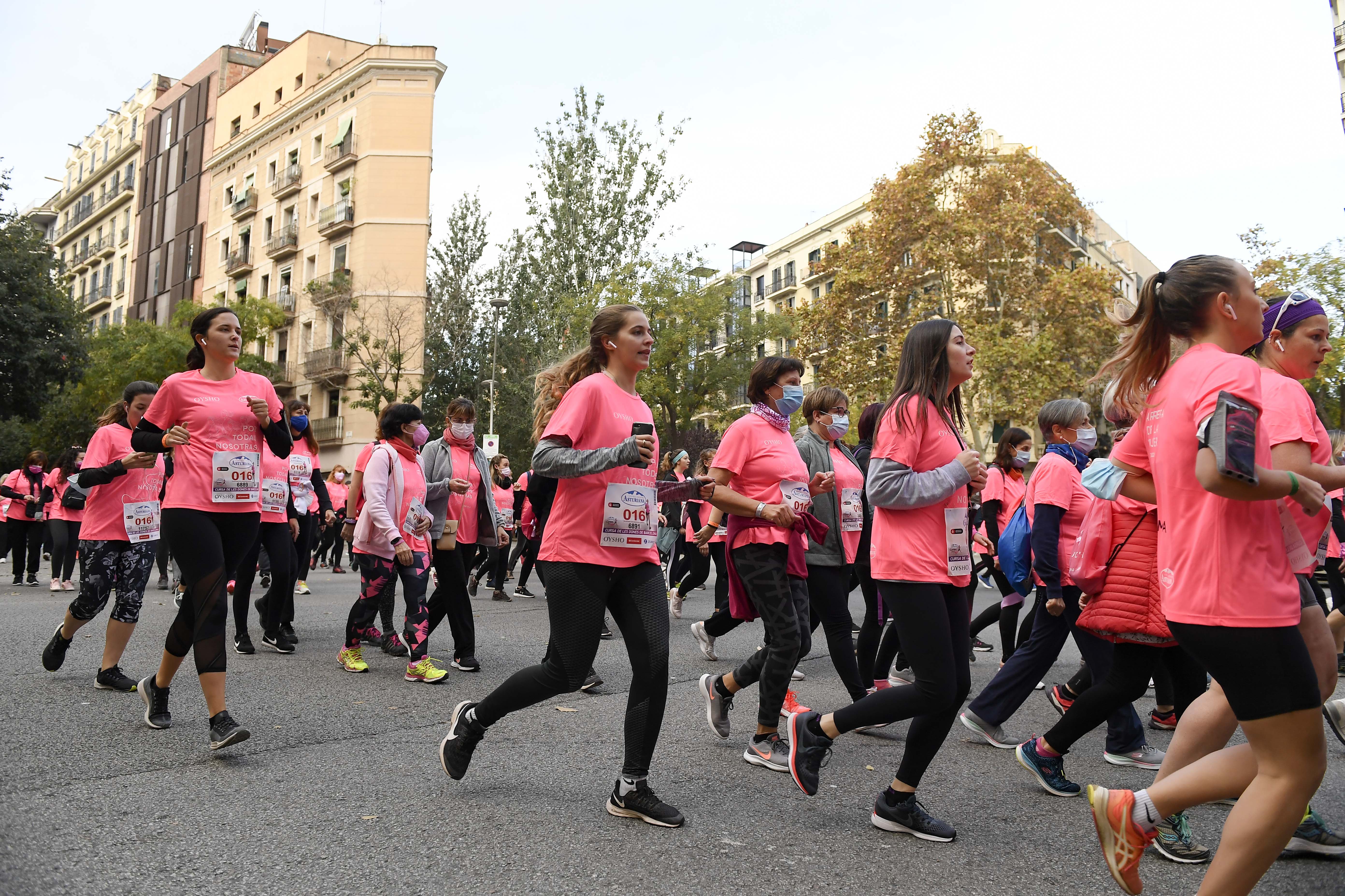 Las mejores fotos de la Carrera de la Mujer Central Lechera Asturiana Barcelona 2021 (CARRERA / GALERÍA 1)