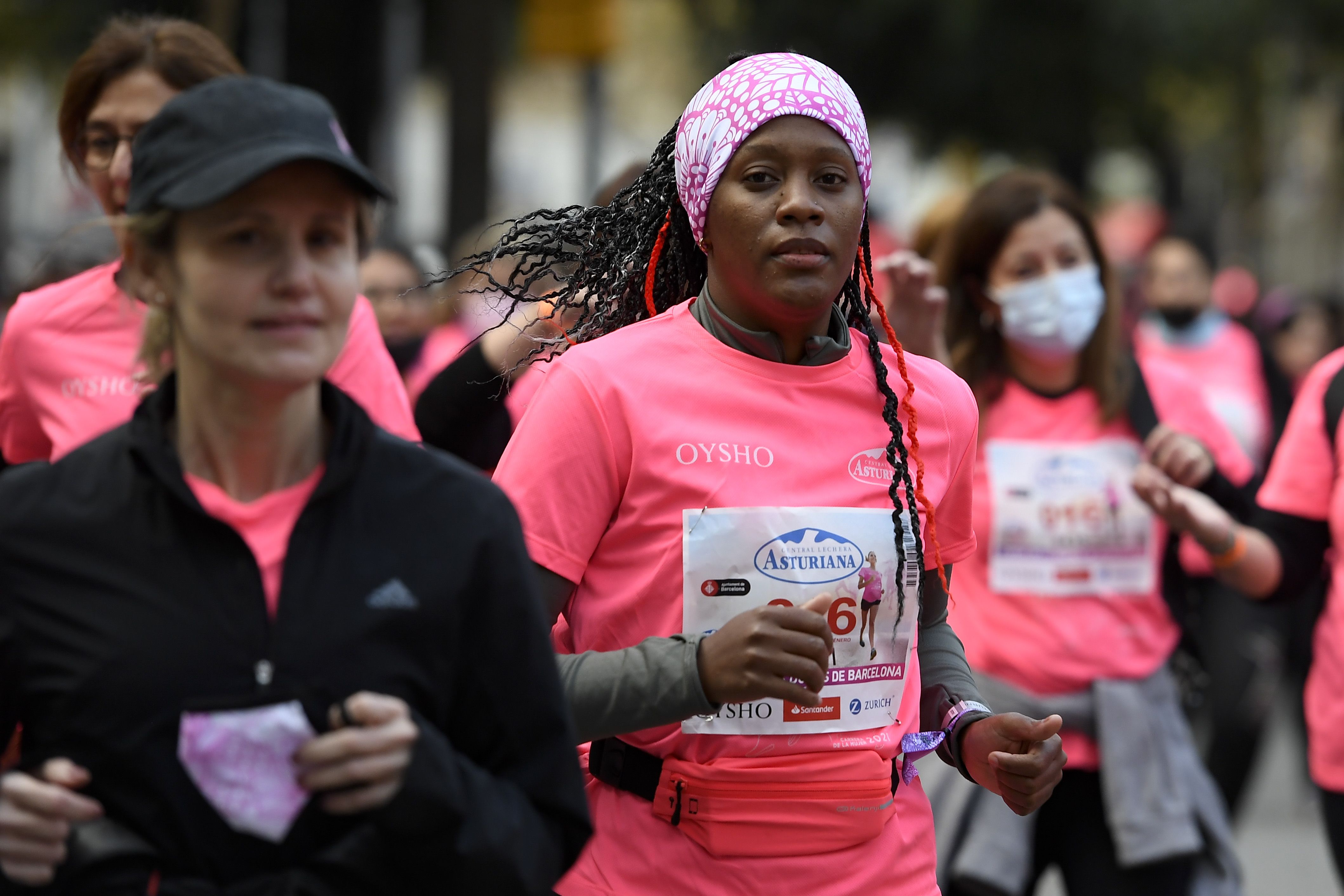 Las mejores fotos de la Carrera de la Mujer Central Lechera Asturiana Barcelona 2021 (CARRERA / GALERÍA 1)
