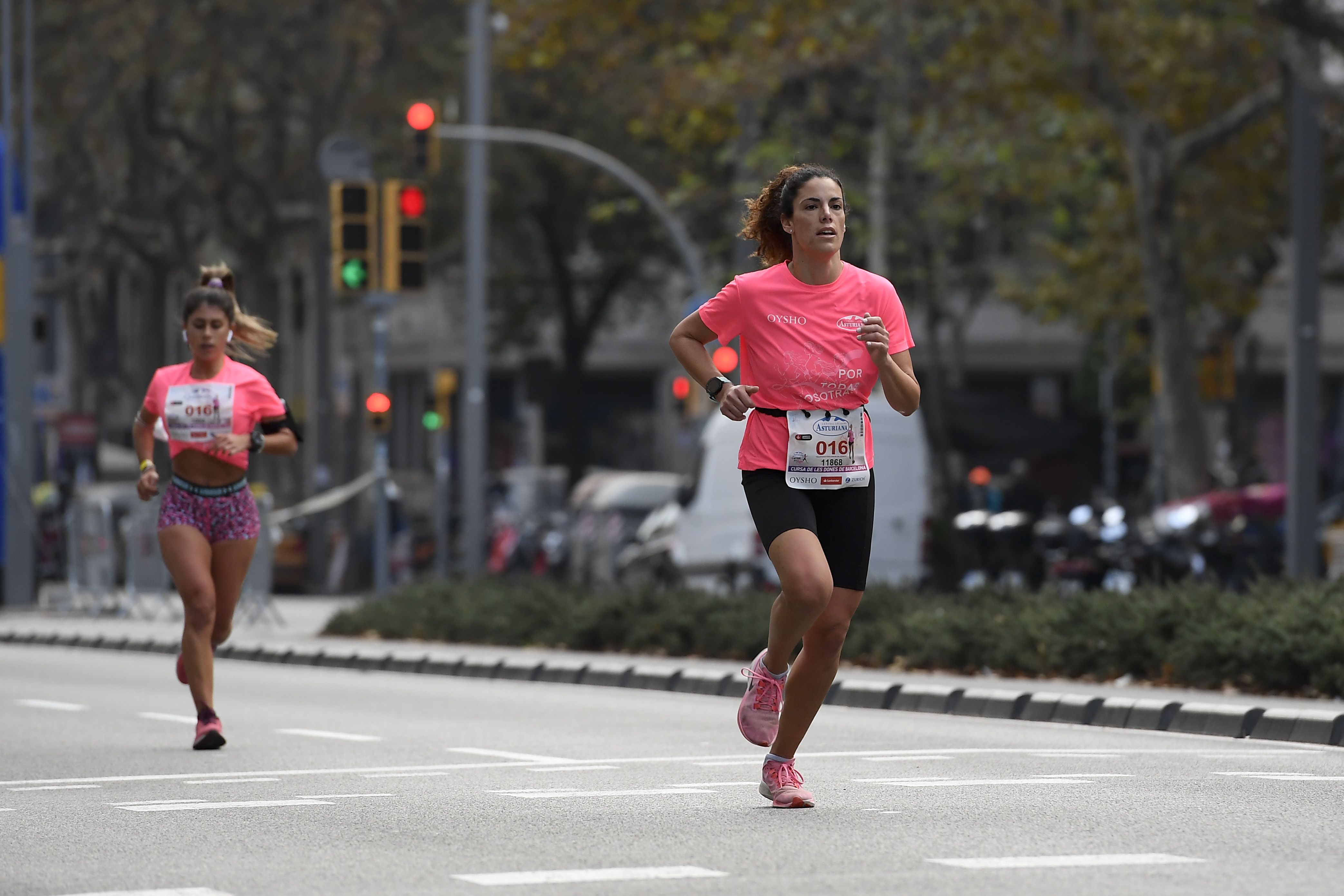 Las mejores fotos de la Carrera de la Mujer Central Lechera Asturiana Barcelona 2021 (CARRERA / GALERÍA 1)