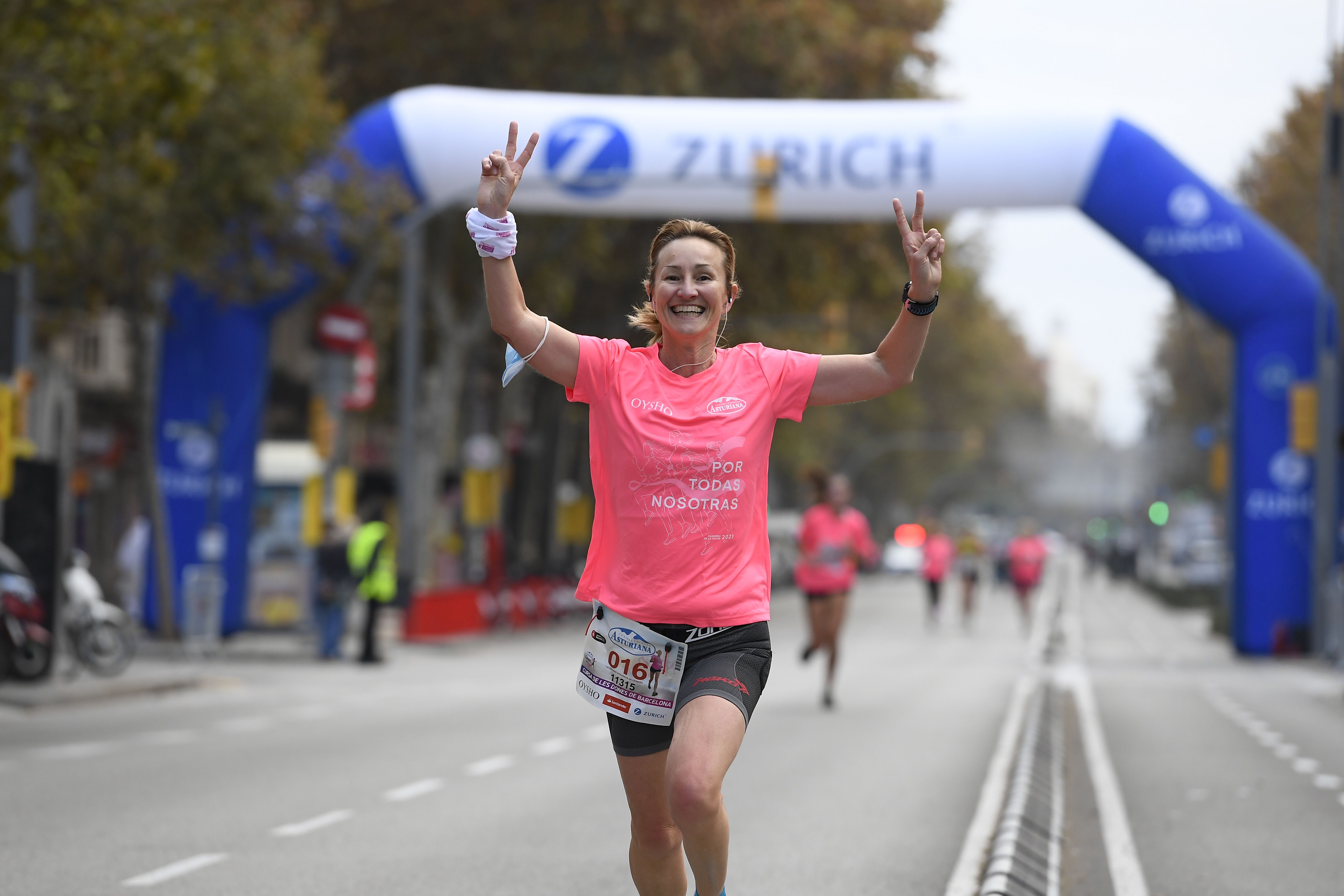 Las mejores fotos de la Carrera de la Mujer Central Lechera Asturiana Barcelona 2021 (CARRERA / GALERÍA 1)