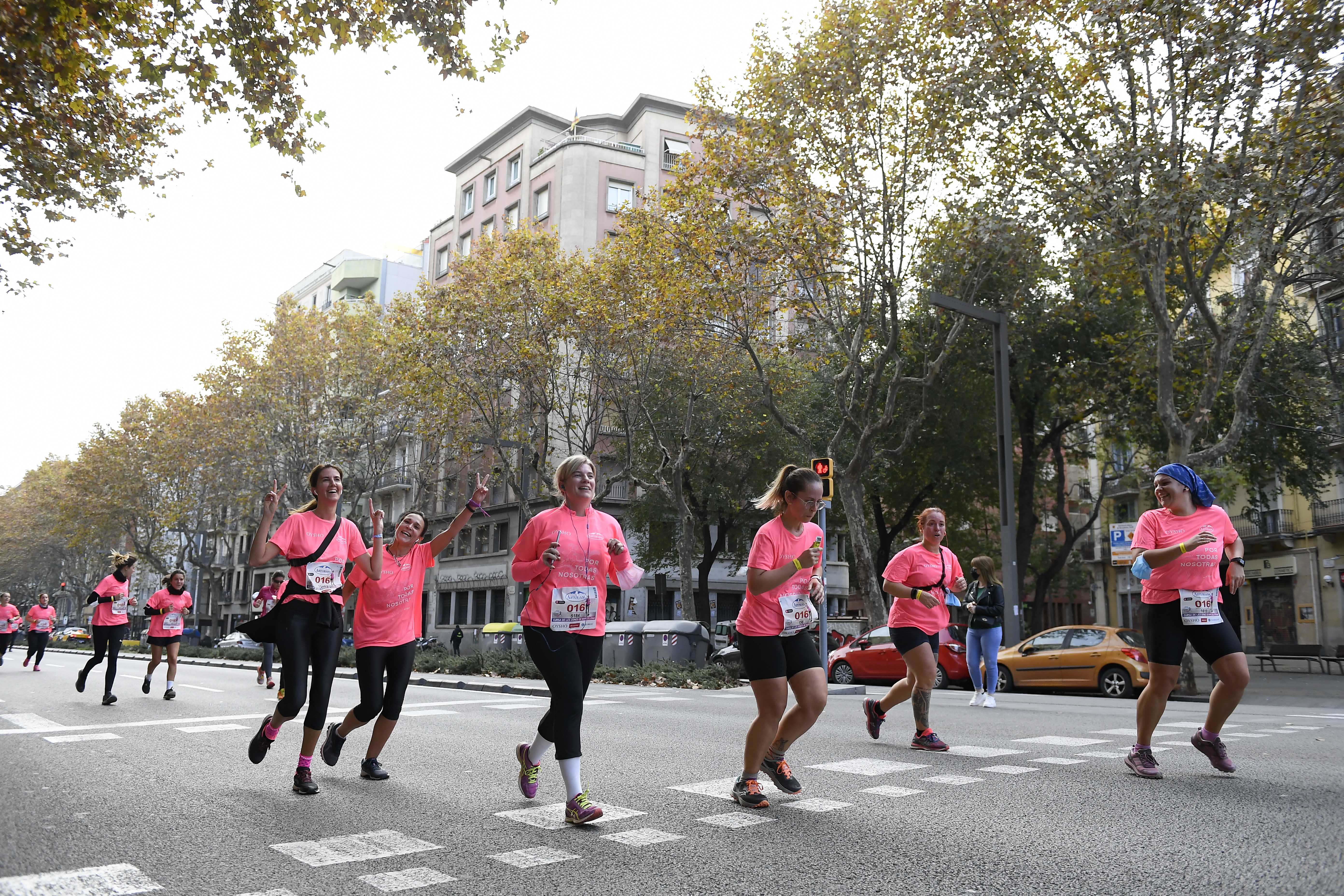 Las mejores fotos de la Carrera de la Mujer Central Lechera Asturiana Barcelona 2021 (CARRERA / GALERÍA 1)