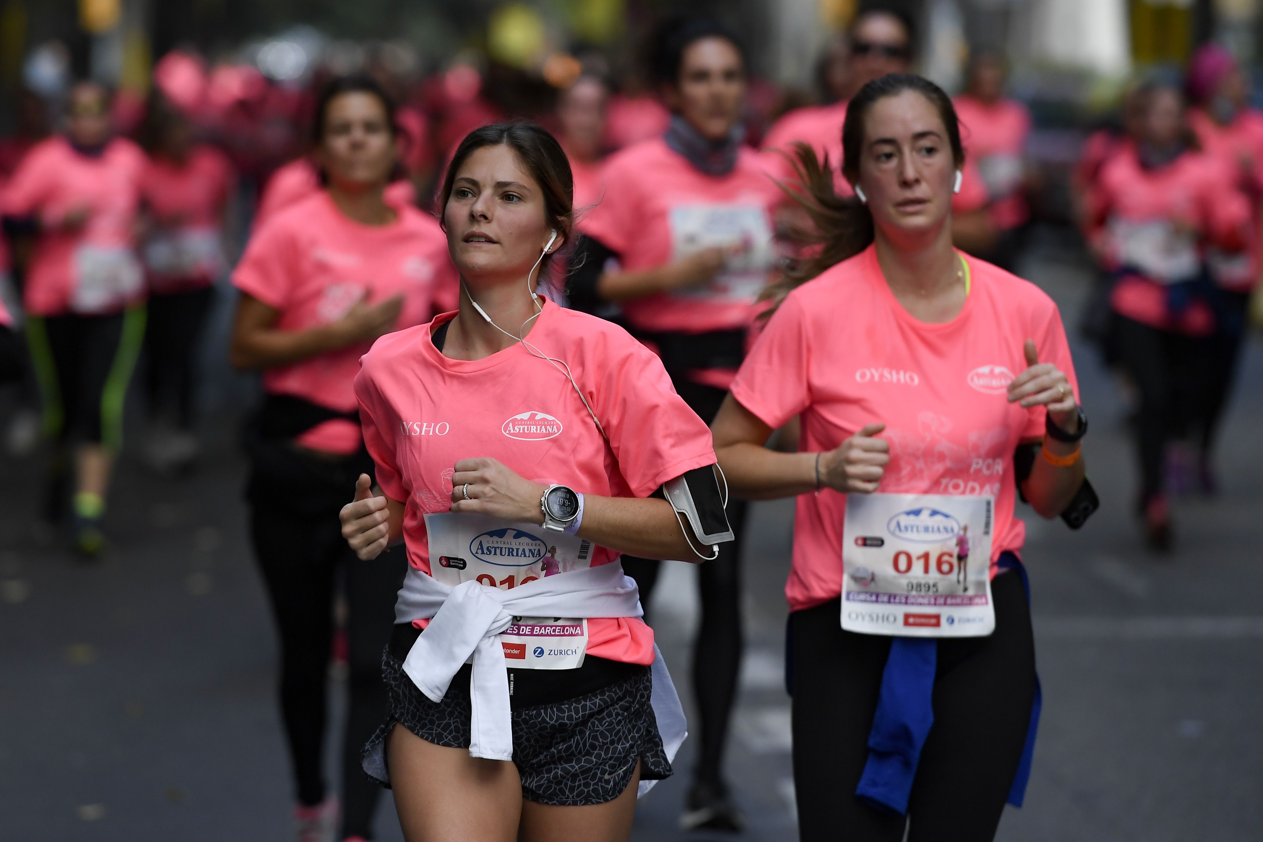 Las mejores fotos de la Carrera de la Mujer Central Lechera Asturiana Barcelona 2021 (CARRERA / GALERÍA 1)