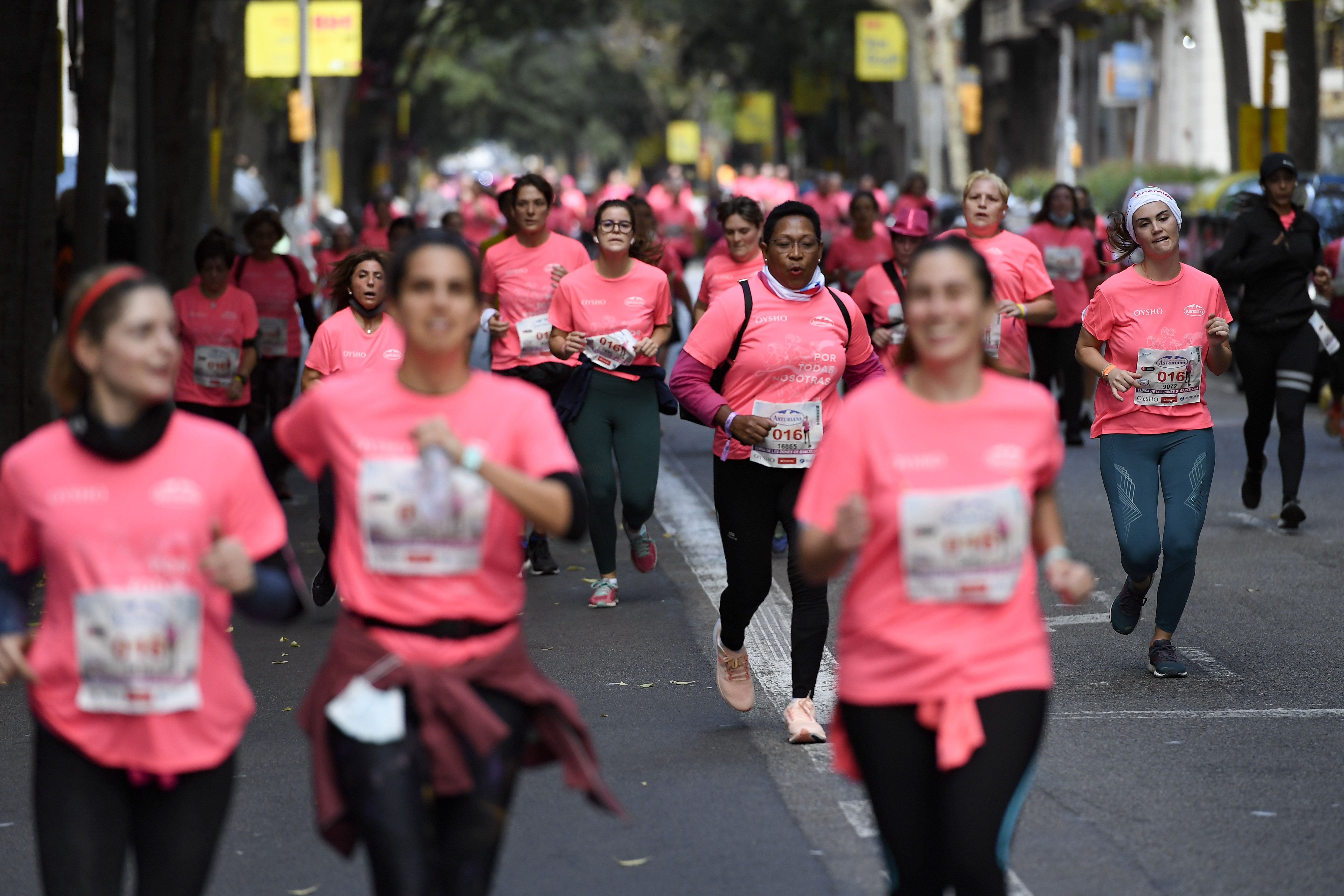 Las mejores fotos de la Carrera de la Mujer Central Lechera Asturiana Barcelona 2021 (CARRERA / GALERÍA 1)