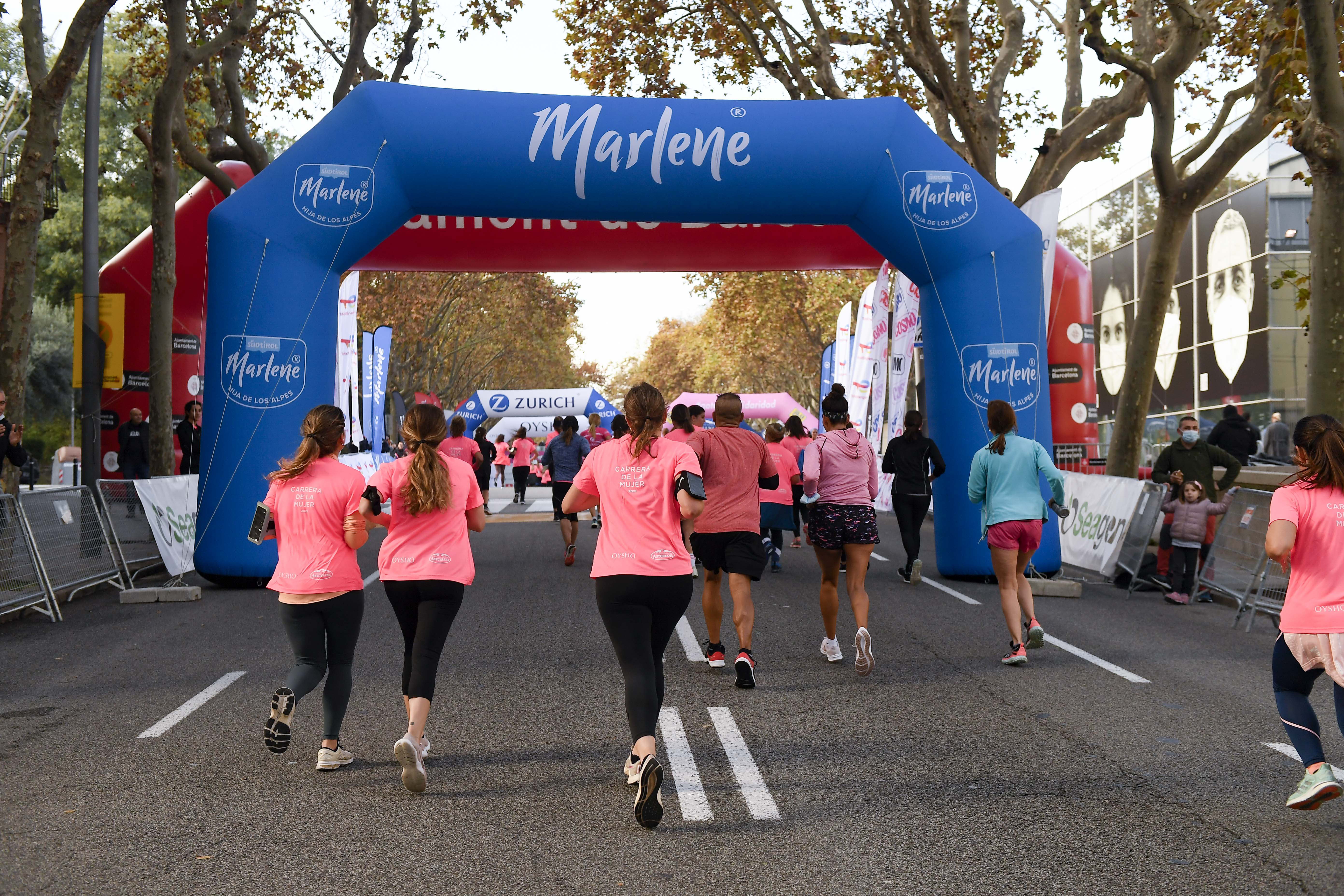 Las mejores fotos de la Carrera de la Mujer Central Lechera Asturiana Barcelona 2021 (CARRERA / GALERÍA 1)