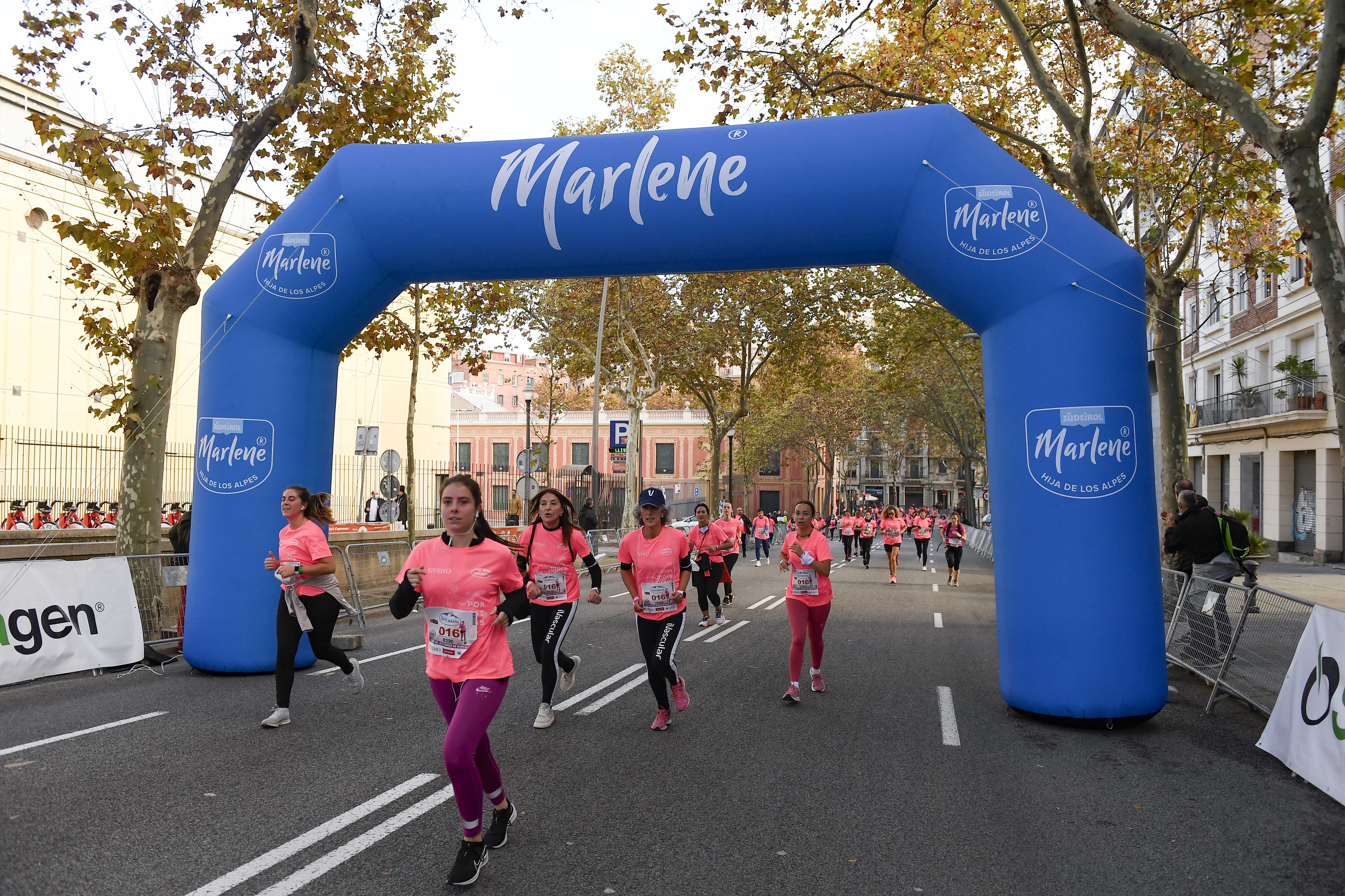 Las mejores fotos de la Carrera de la Mujer Central Lechera Asturiana Barcelona 2021 (CARRERA / GALERÍA 1)