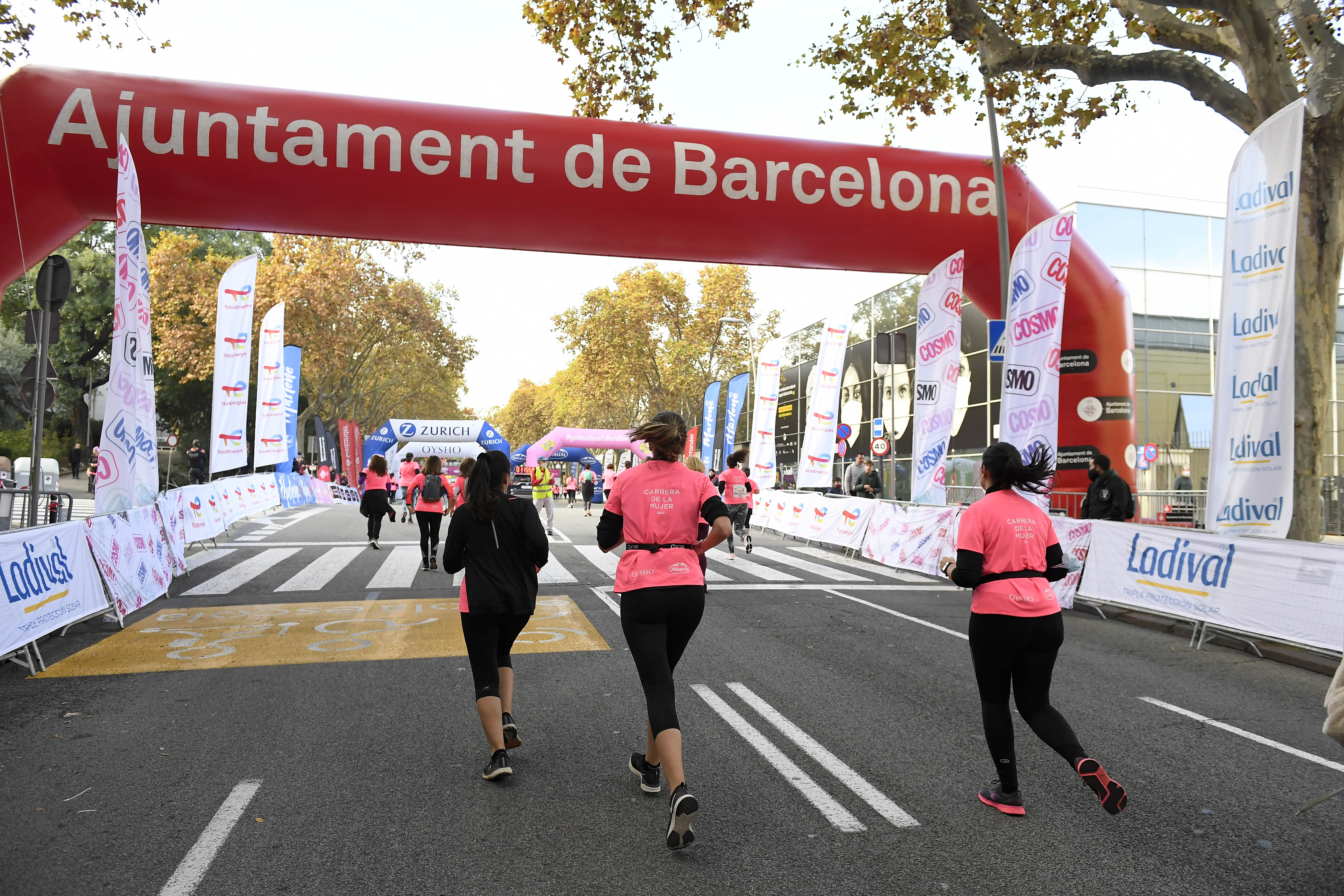 Las mejores fotos de la Carrera de la Mujer Central Lechera Asturiana Barcelona 2021 (CARRERA / GALERÍA 1)