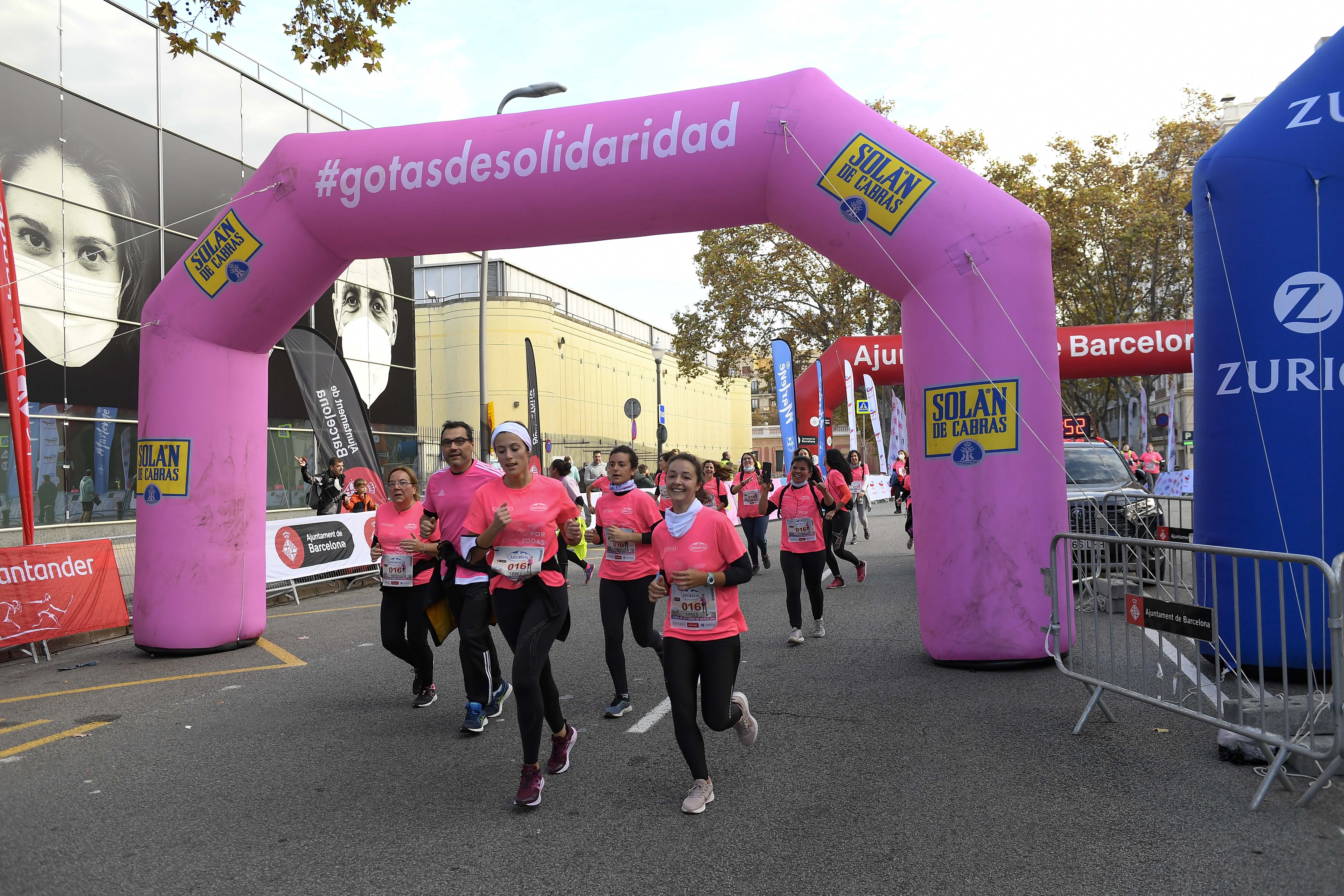 Las mejores fotos de la Carrera de la Mujer Central Lechera Asturiana Barcelona 2021 (CARRERA / GALERÍA 1)