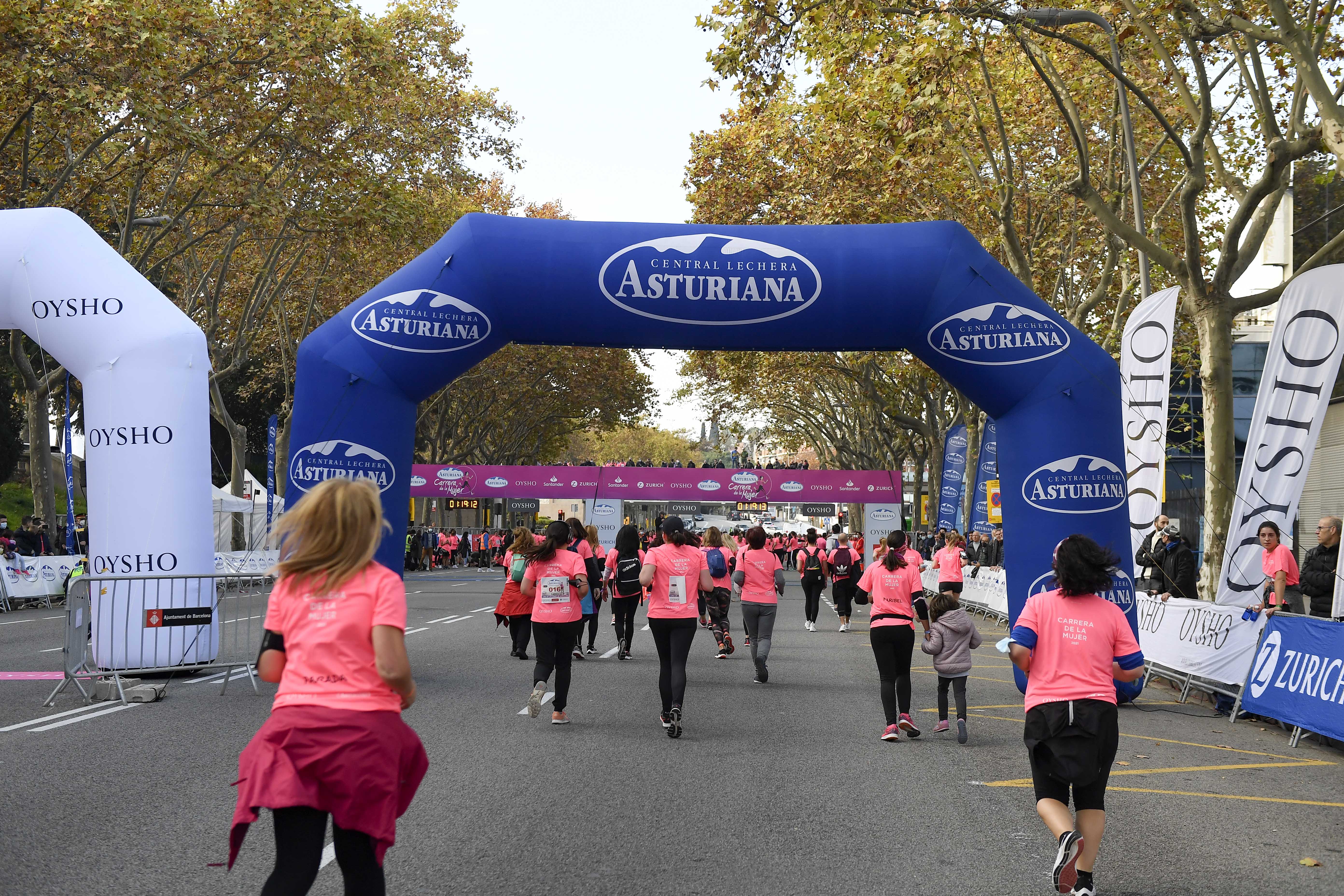 Las mejores fotos de la Carrera de la Mujer Central Lechera Asturiana Barcelona 2021 (CARRERA / GALERÍA 2)