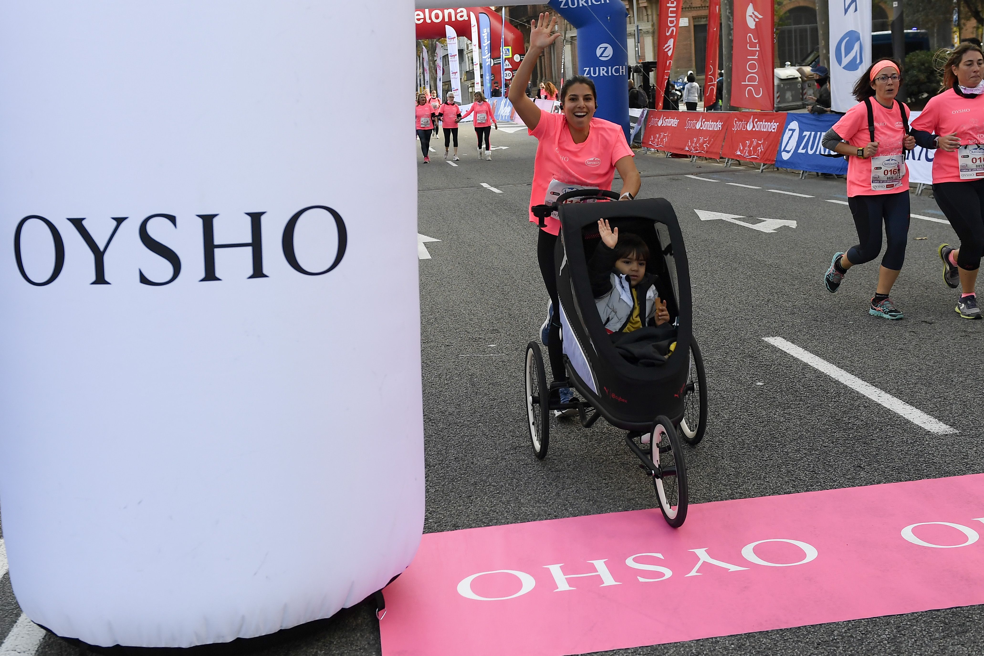 Las mejores fotos de la Carrera de la Mujer Central Lechera Asturiana Barcelona 2021 (CARRERA / GALERÍA 2)