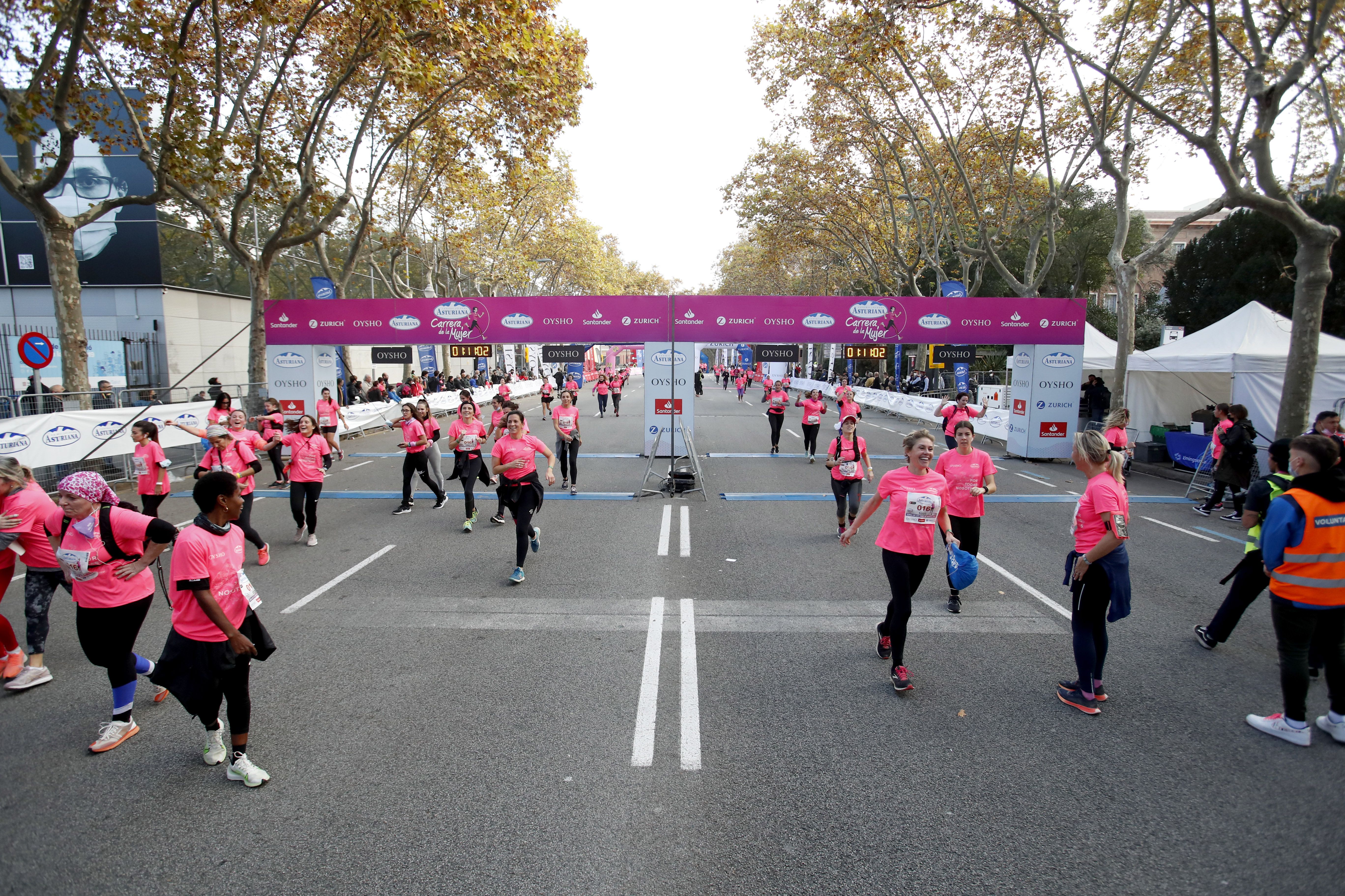 Las mejores fotos de la Carrera de la Mujer Central Lechera Asturiana Barcelona 2021 (CARRERA / GALERÍA 2)