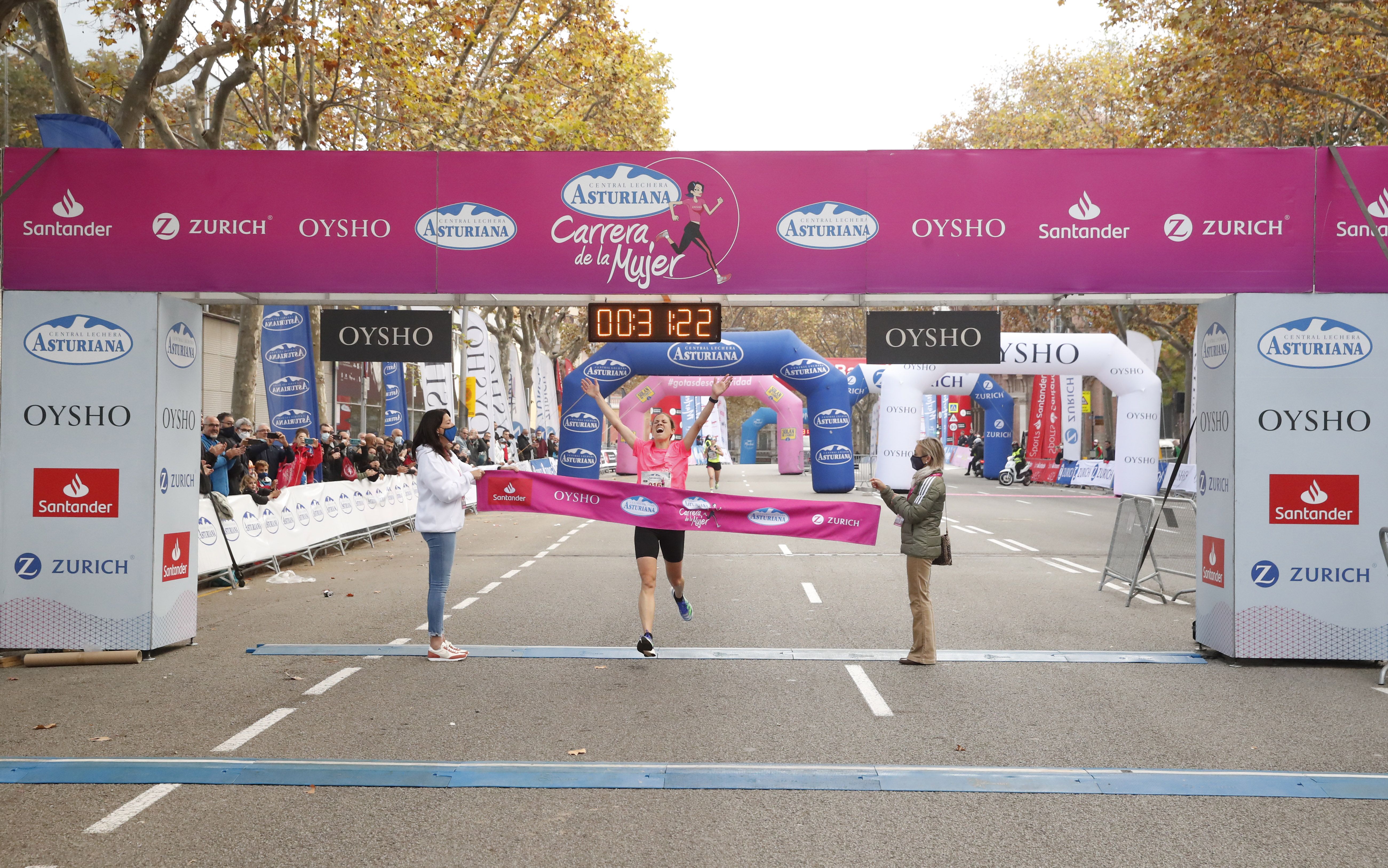 Las mejores fotos de la Carrera de la Mujer Central Lechera Asturiana Barcelona 2021 (LLEGADAS)