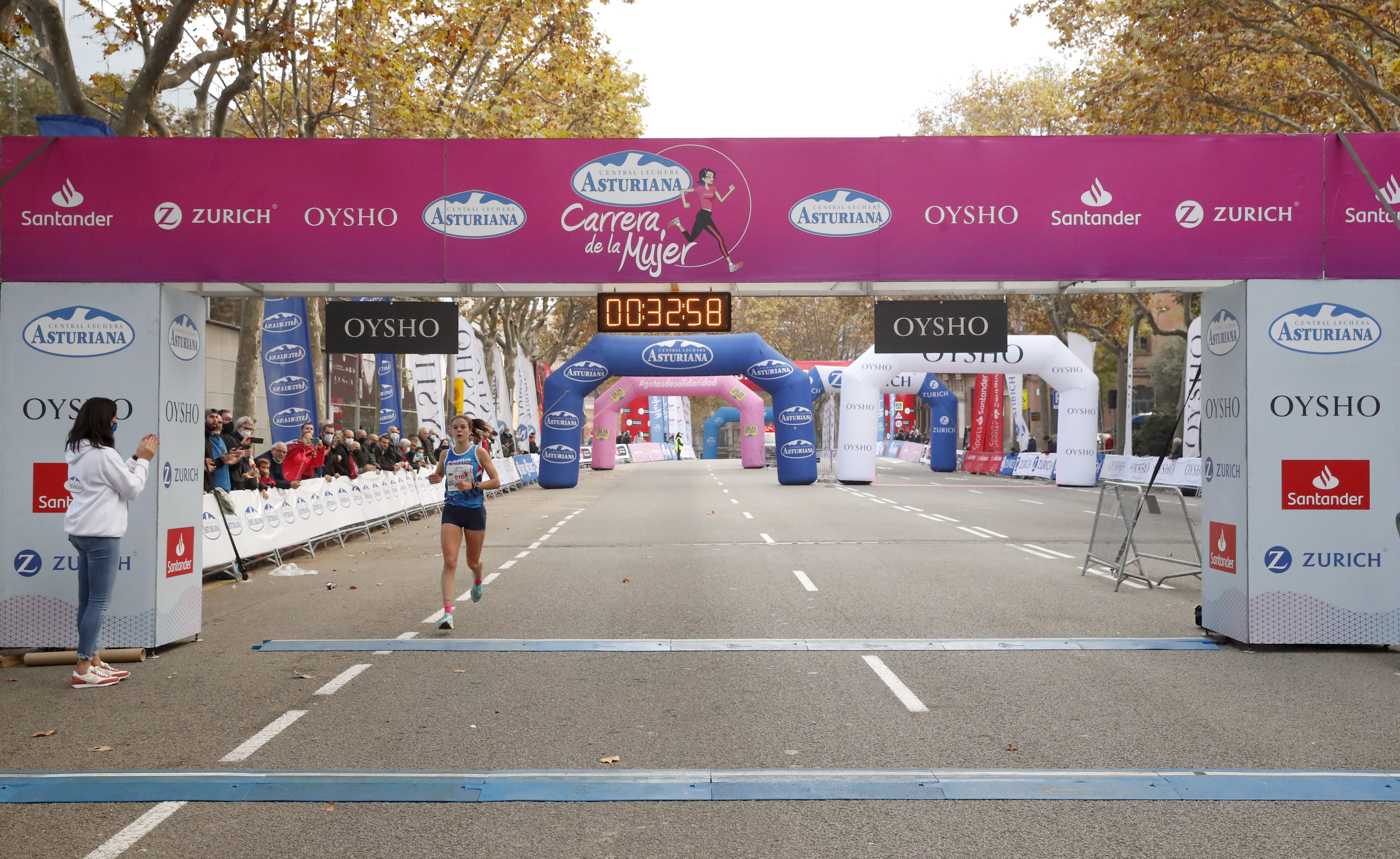 Las mejores fotos de la Carrera de la Mujer Central Lechera Asturiana Barcelona 2021 (LLEGADAS)