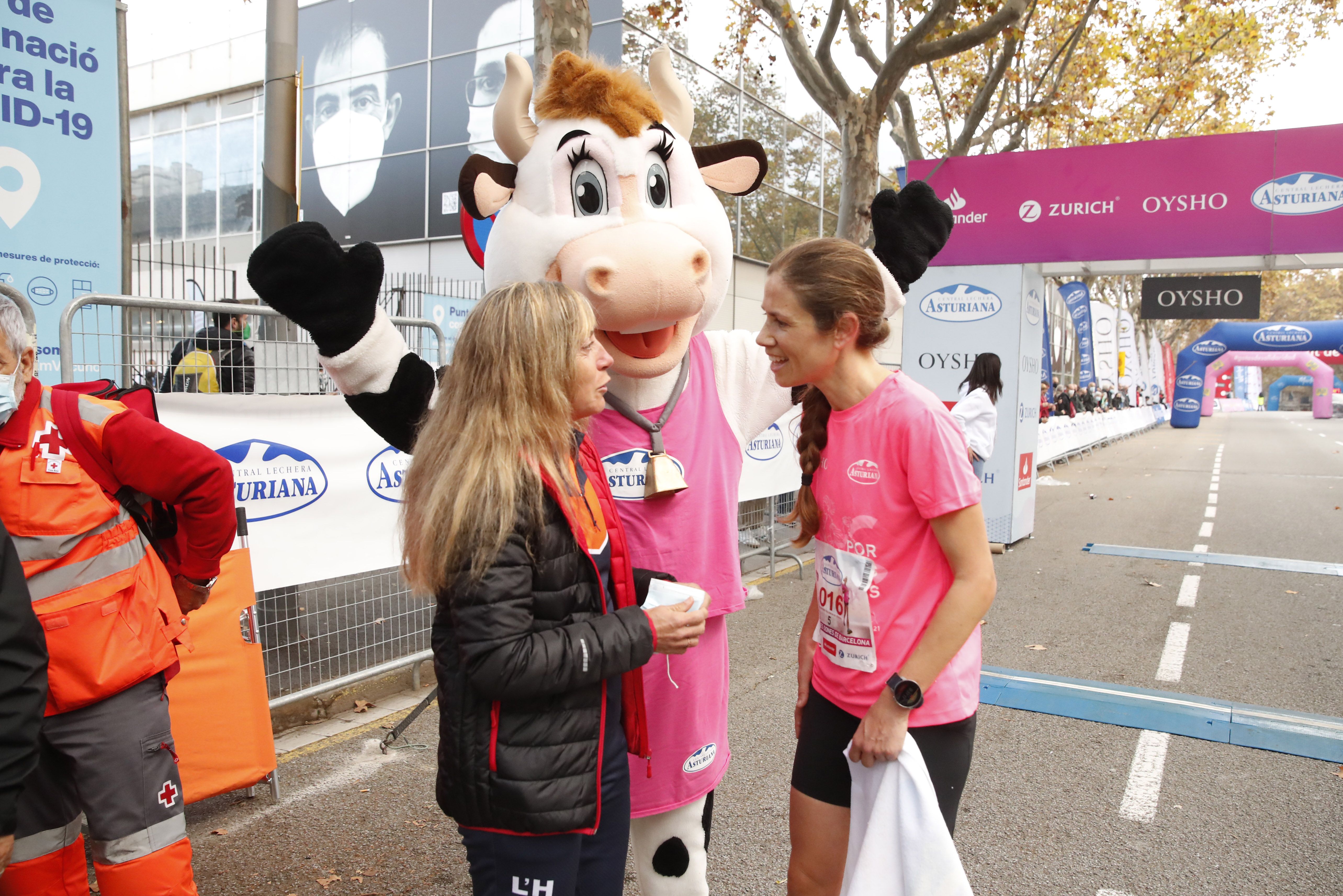 Las mejores fotos de la Carrera de la Mujer Central Lechera Asturiana Barcelona 2021 (LLEGADAS)