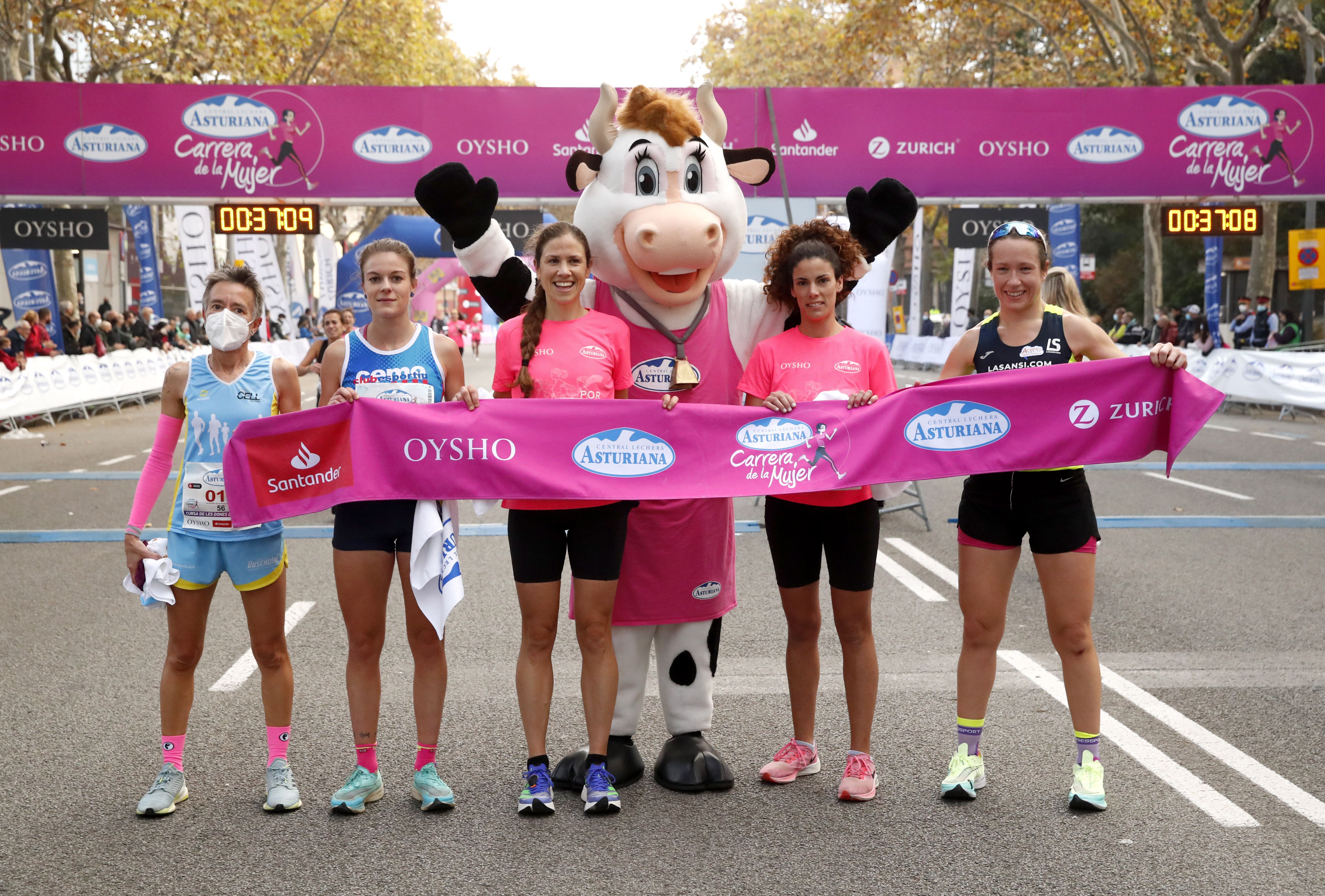 Las mejores fotos de la Carrera de la Mujer Central Lechera Asturiana Barcelona 2021 (LLEGADAS)