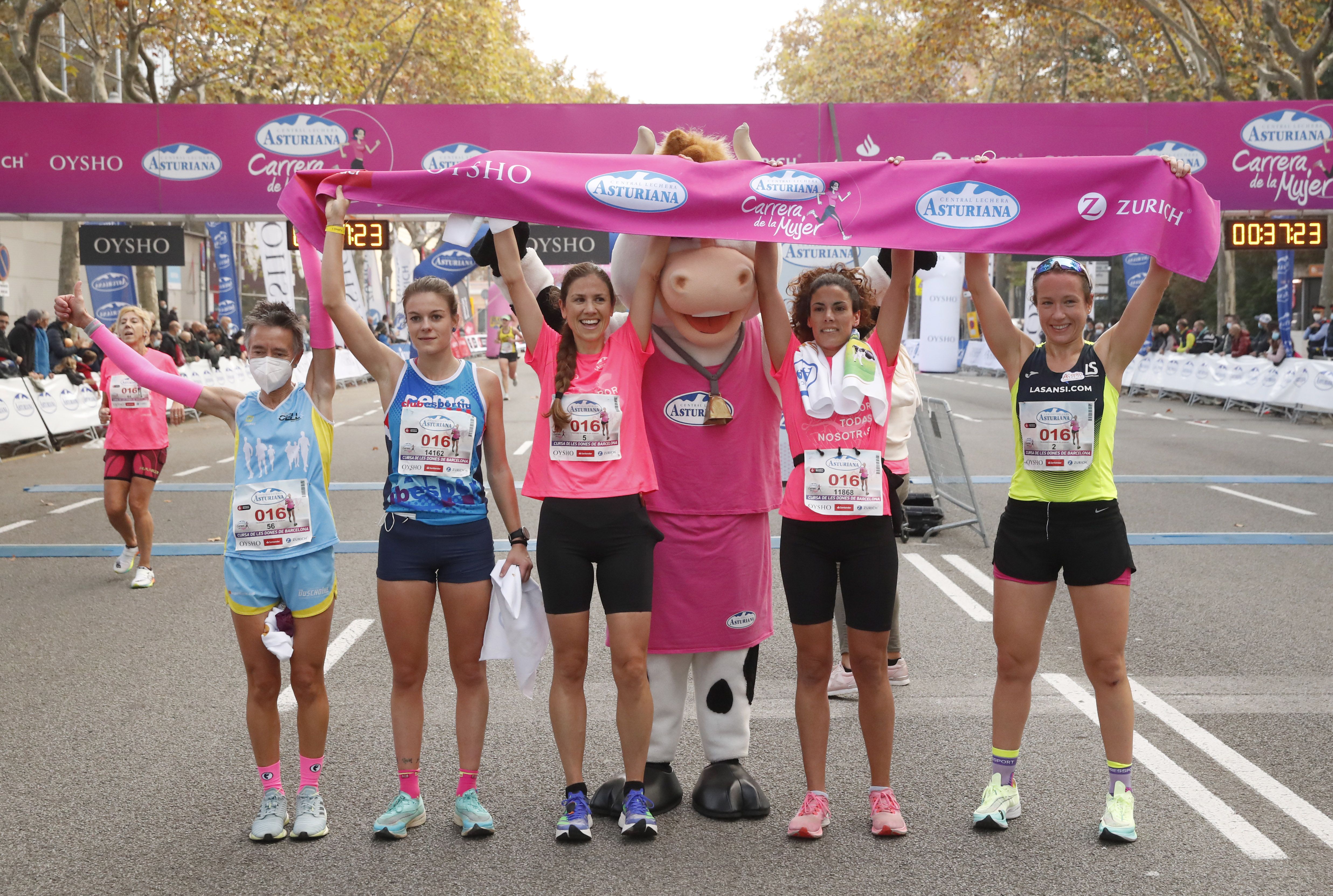 Las mejores fotos de la Carrera de la Mujer Central Lechera Asturiana Barcelona 2021 (LLEGADAS)