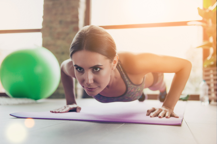 Rutina básica de entrenamiento de fuerza para mujeres