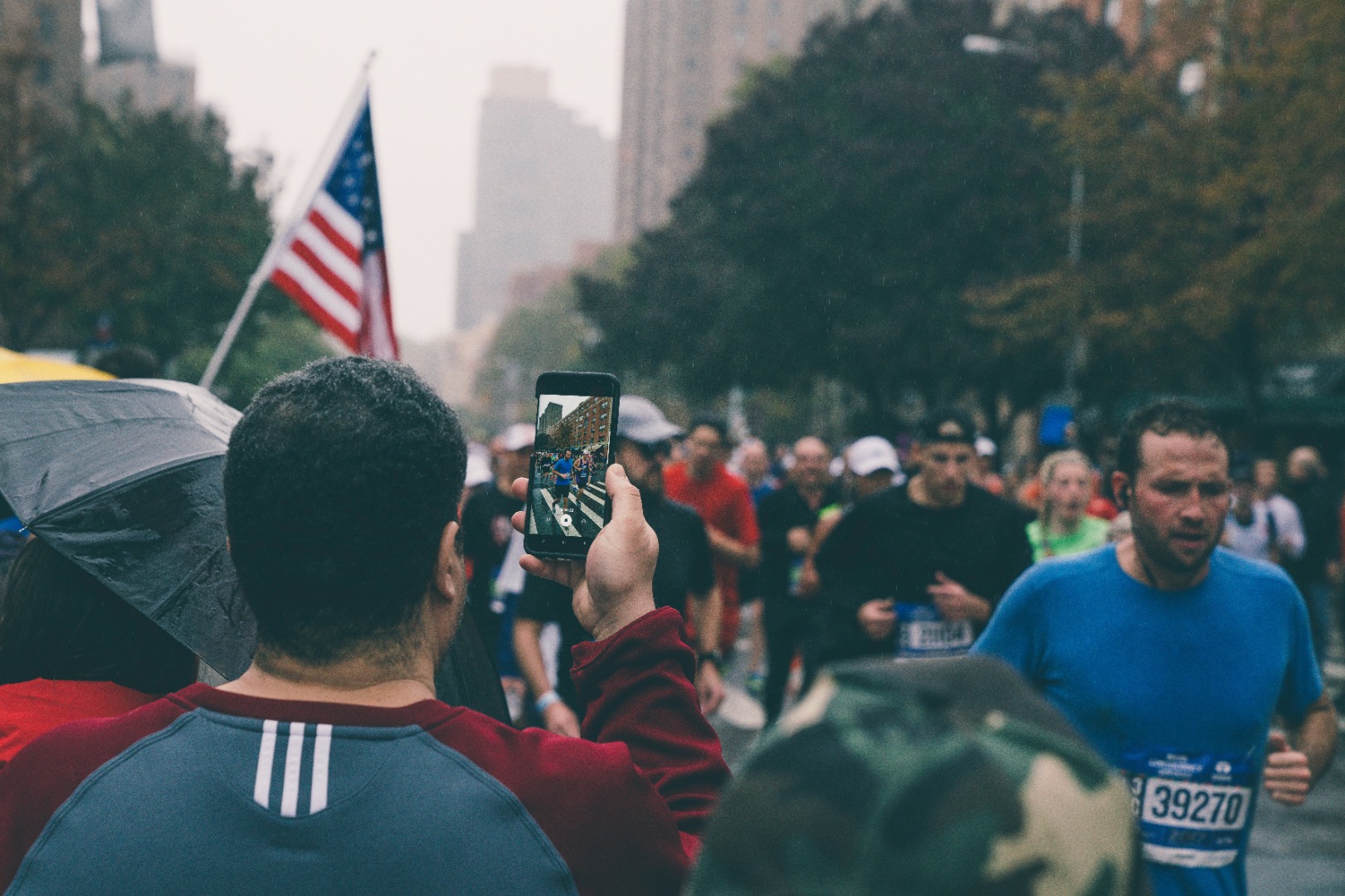 El combate: correr con móvil, ¿sí o no?