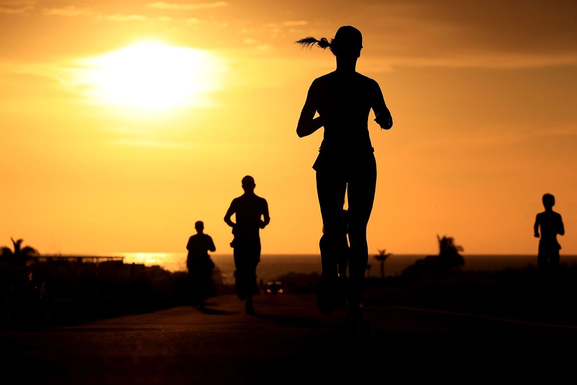 ¿De verdad correr sin desayunar adelgaza más?